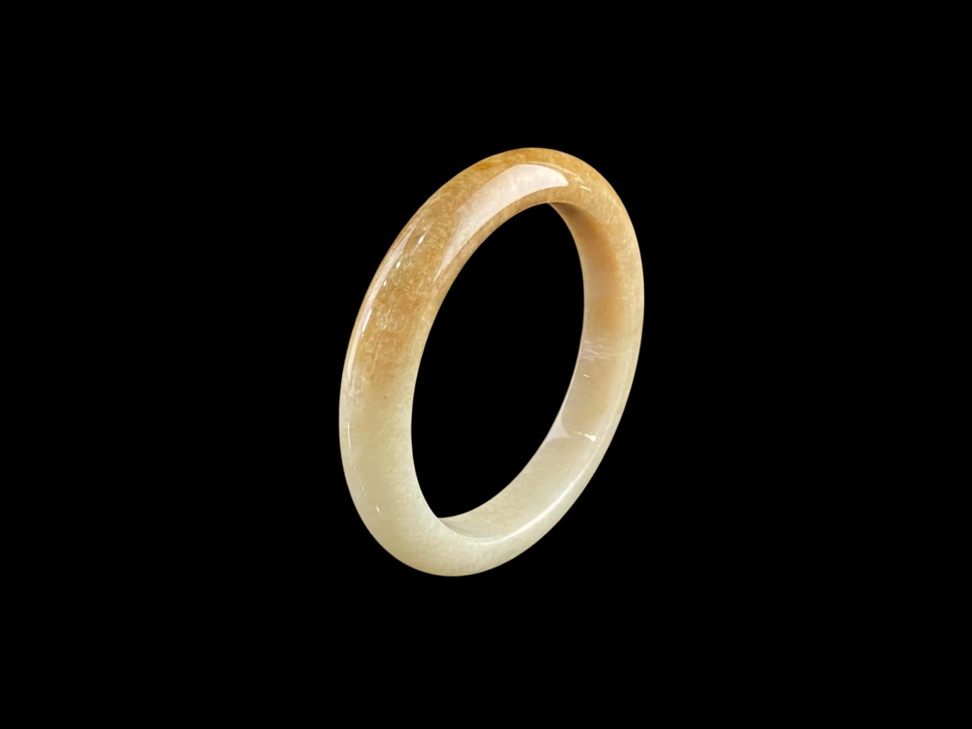 A cream honey gradient jadeite bangle.