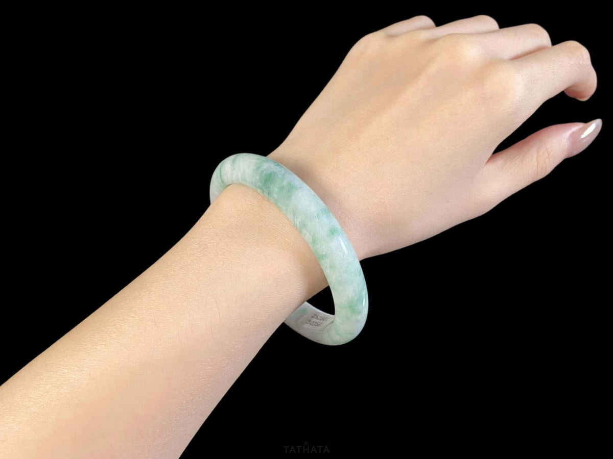Breeze‑Kissed Emerald Streak · Nature Burmese Jadeite Peace Bangle