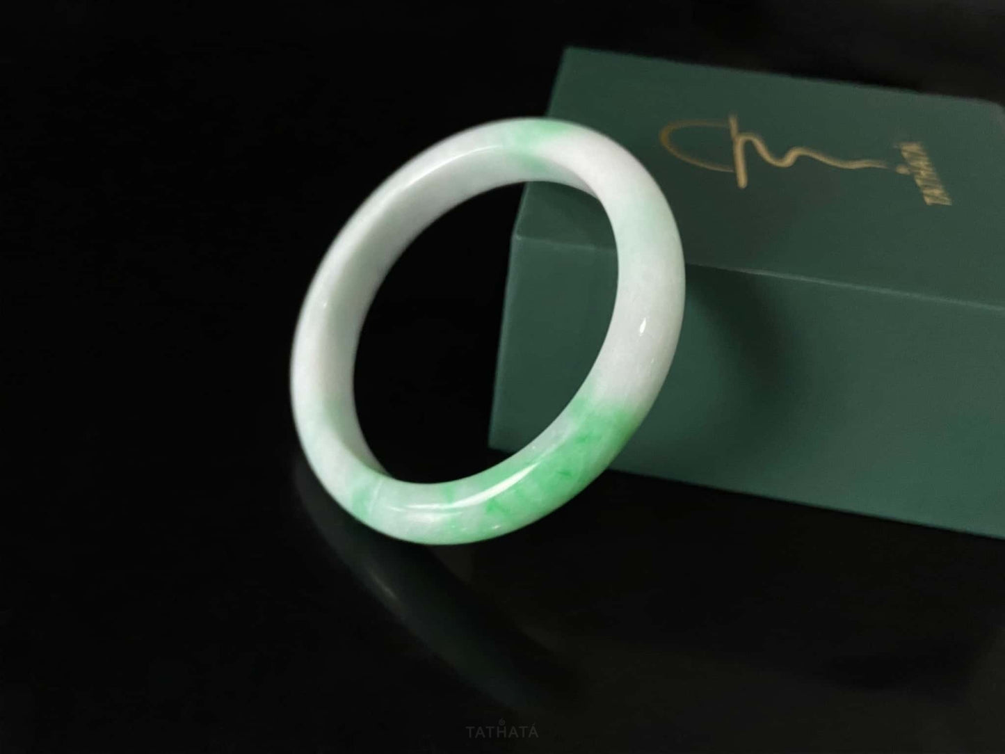 A ivory sprout sheen jadeite bangle.