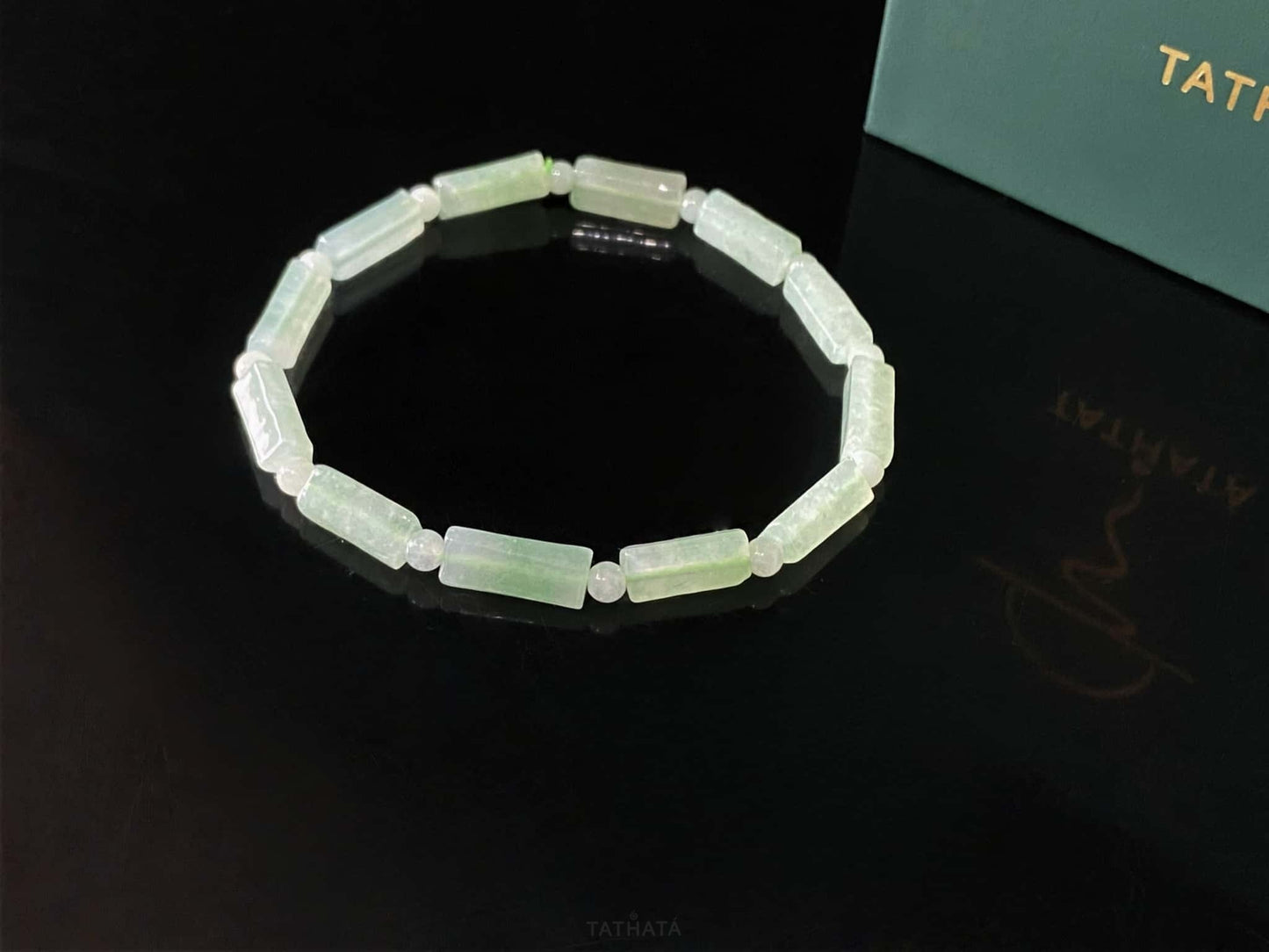 A mist green column jadeite beads bracelet.