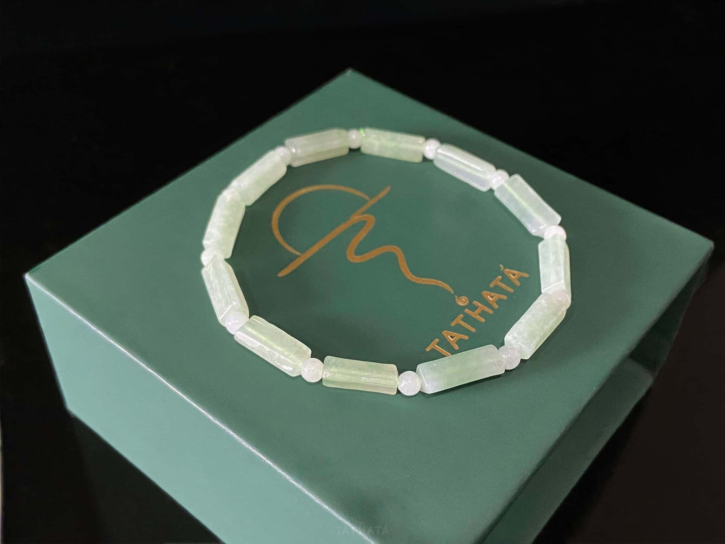 A mist green column jadeite beads bracelet.