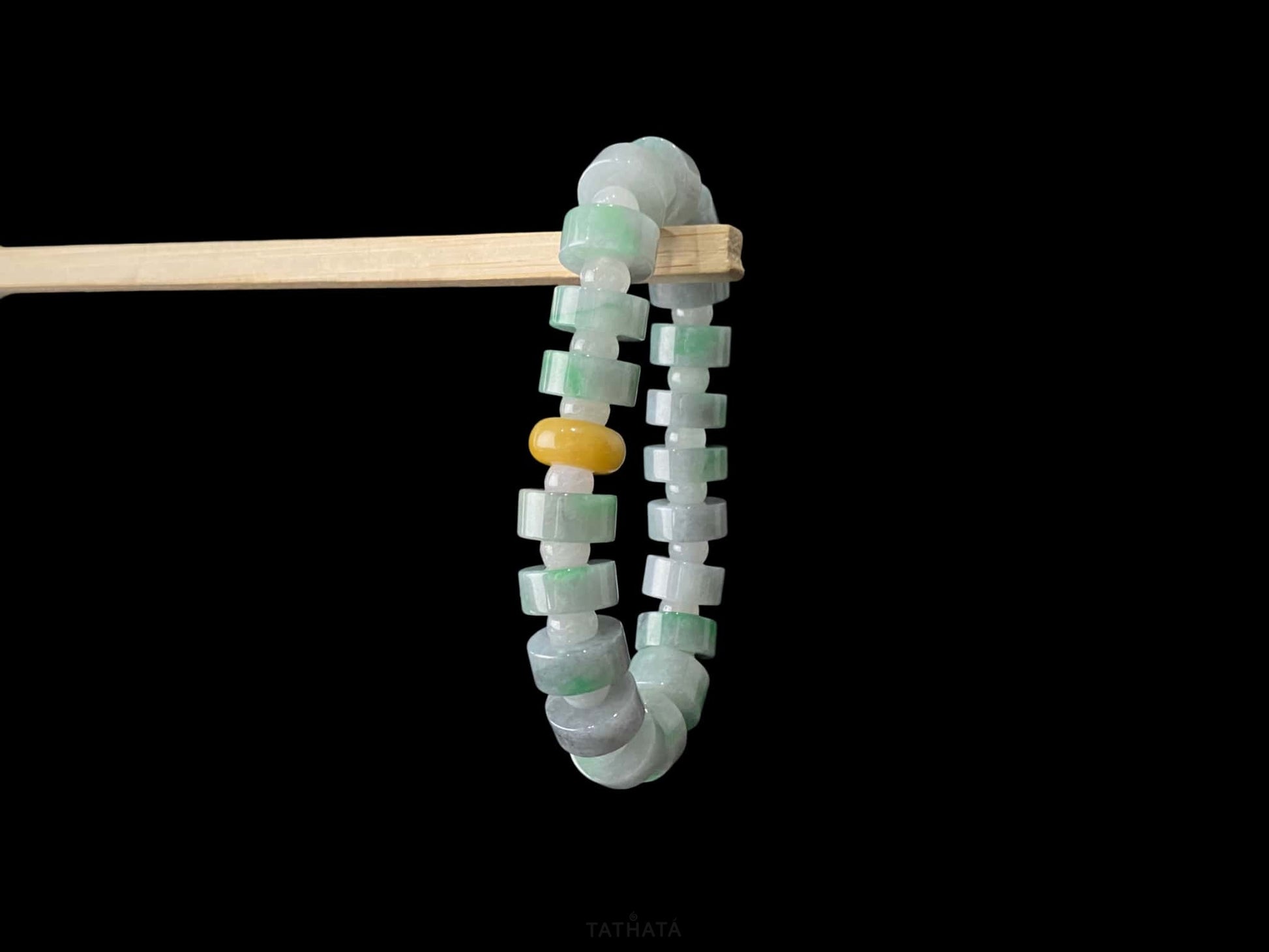 A cylinder mint yellow slice jadeite beads bracelet.