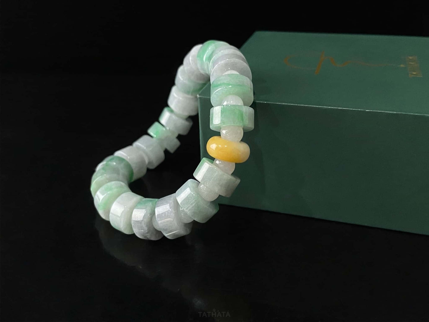 A cylinder mint yellow slice jadeite beads bracelet.