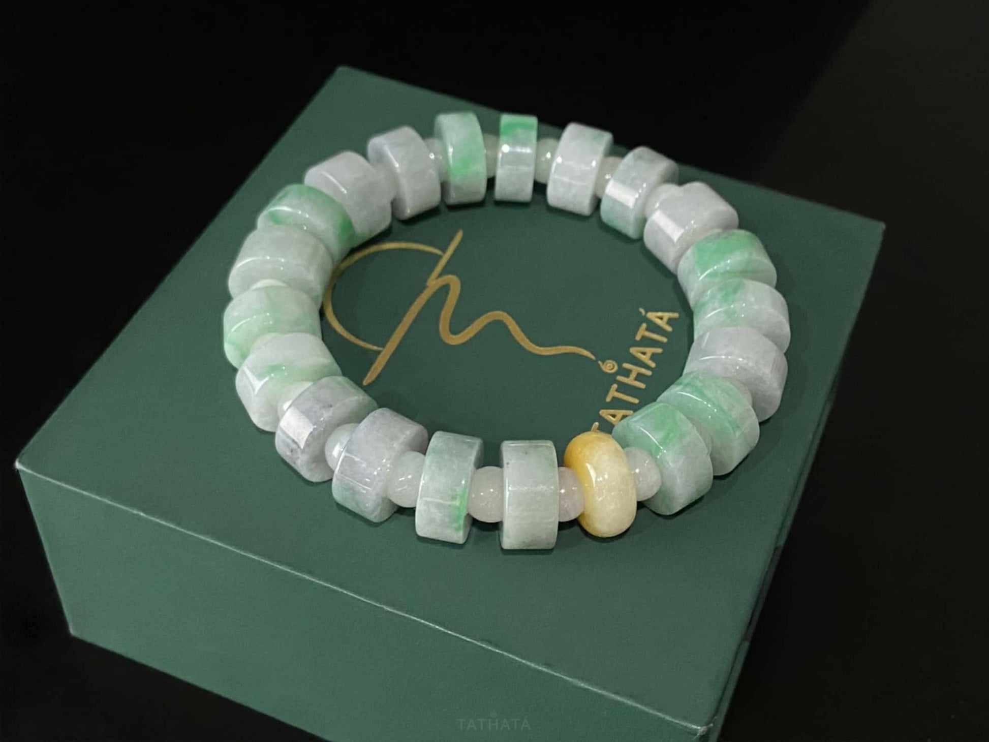 A cylinder mint yellow slice jadeite beads bracelet.