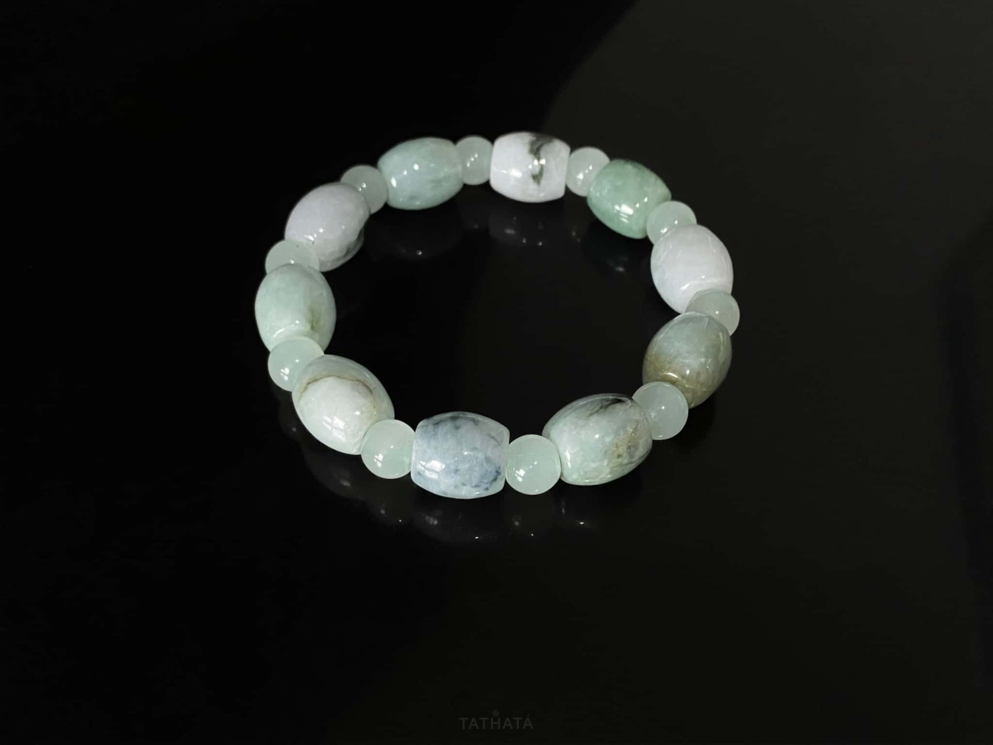A floating mist barrel jadeite beads bracelet.