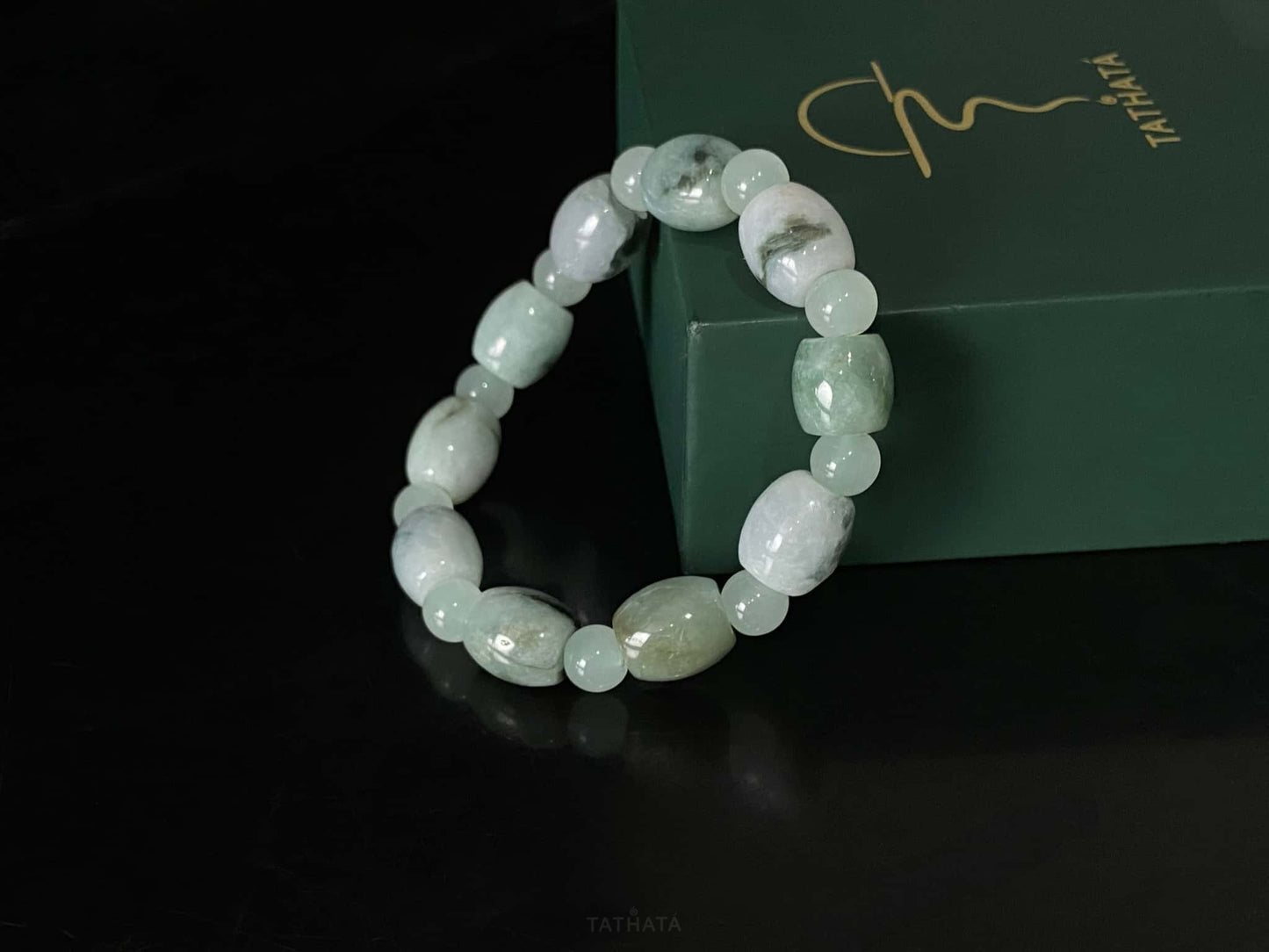 A floating mist barrel jadeite beads bracelet.