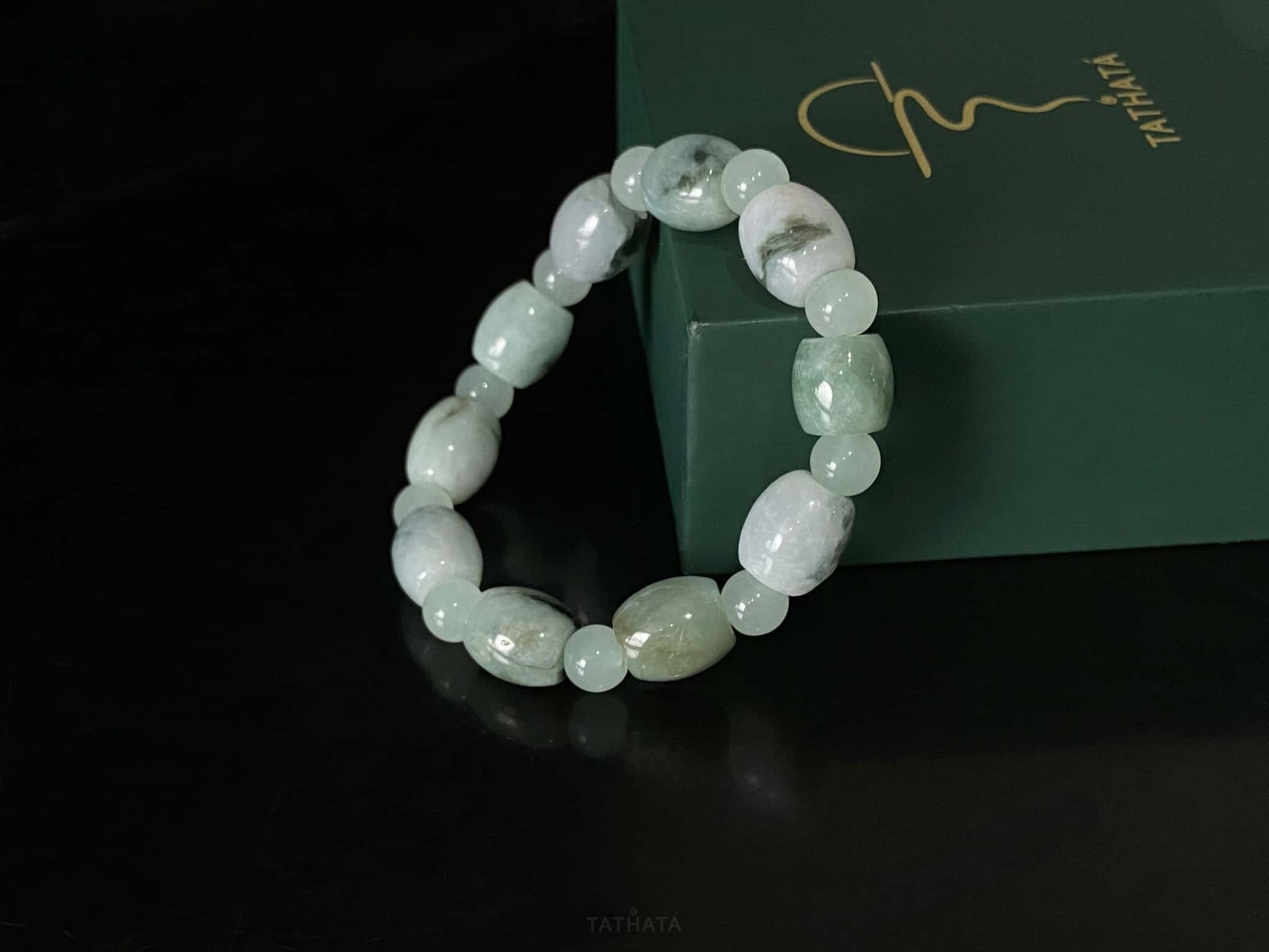 A floating mist barrel jadeite beads bracelet.