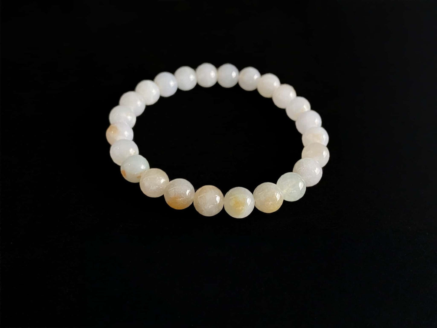 A milky golden hue jadeite beads bracelet.