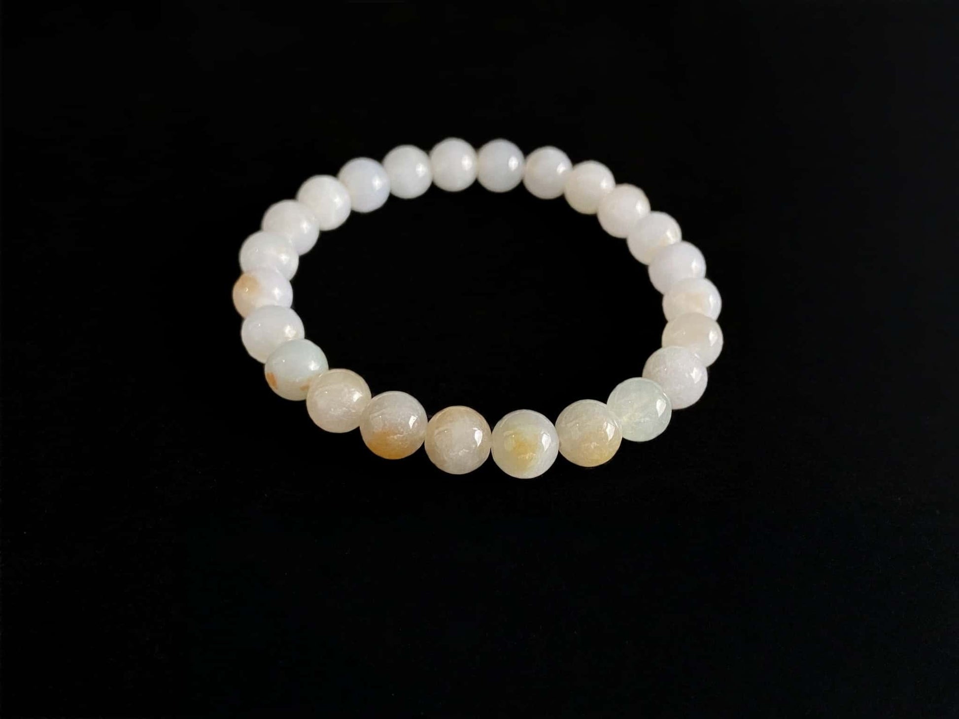 A milky golden hue jadeite beads bracelet.