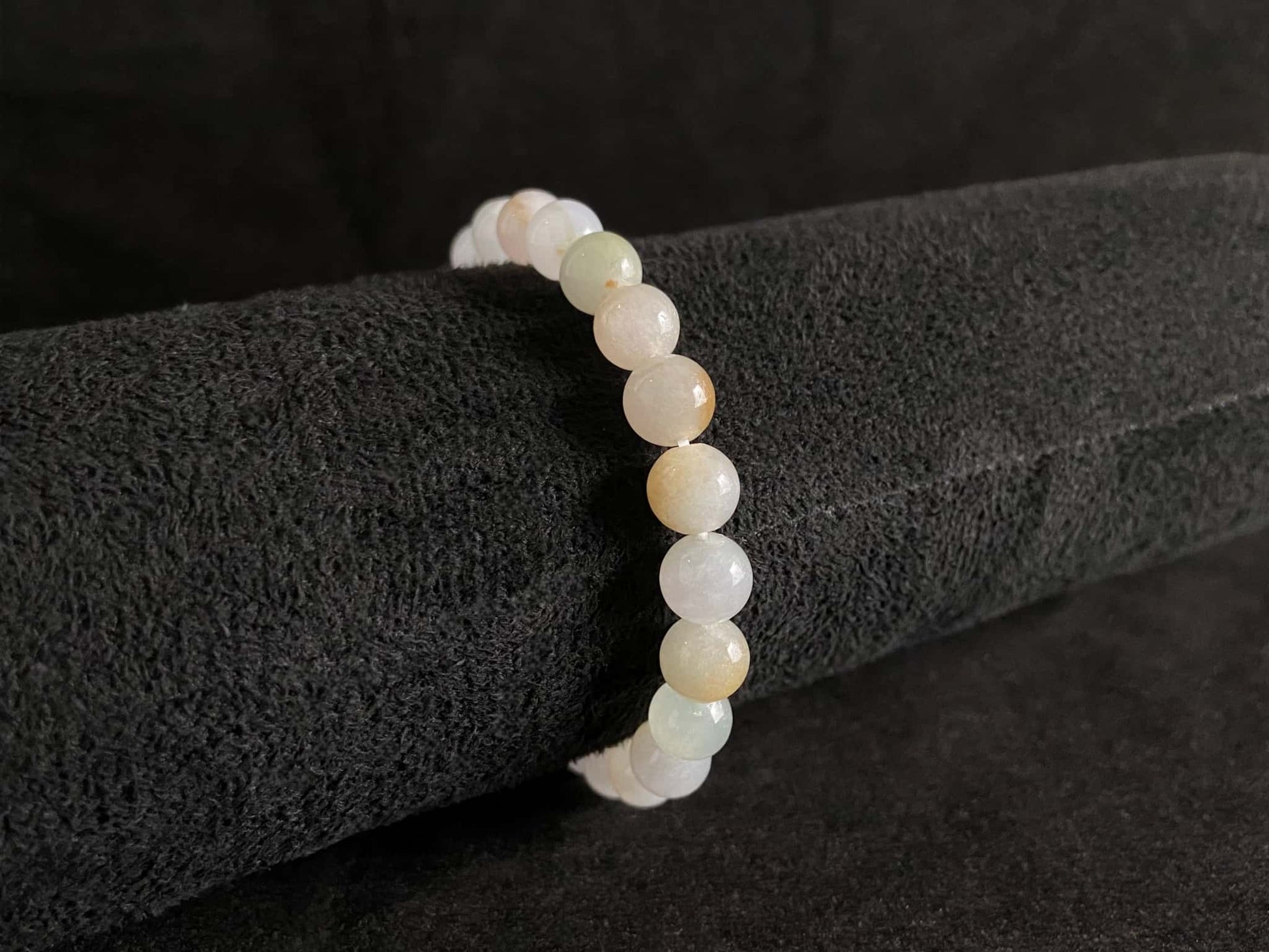 A milky golden hue jadeite beads bracelet.