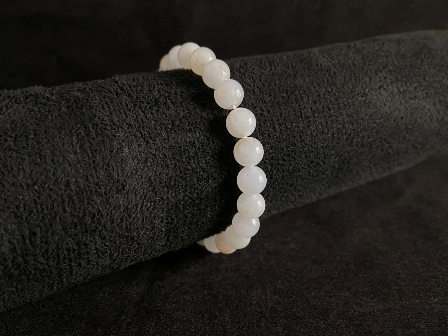 A milky golden hue jadeite beads bracelet.