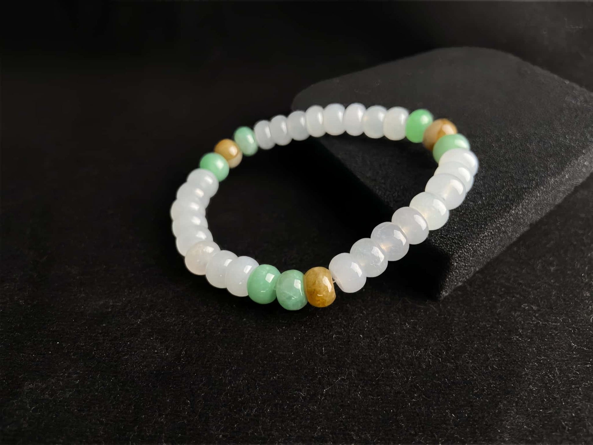 A golden green white blessing jadeite beads bracelet.