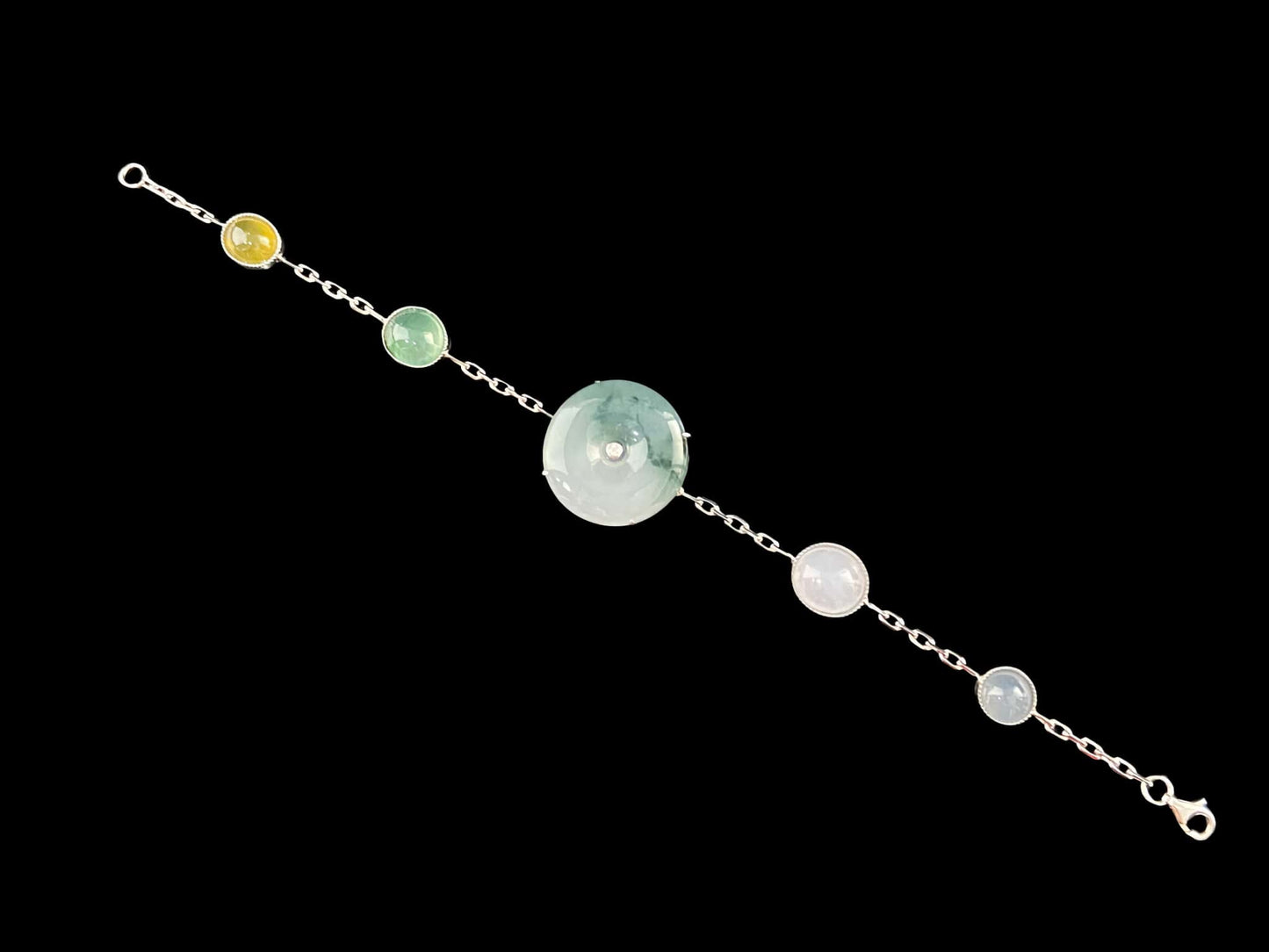 A dreamy peace garland jadeite  bracelet.