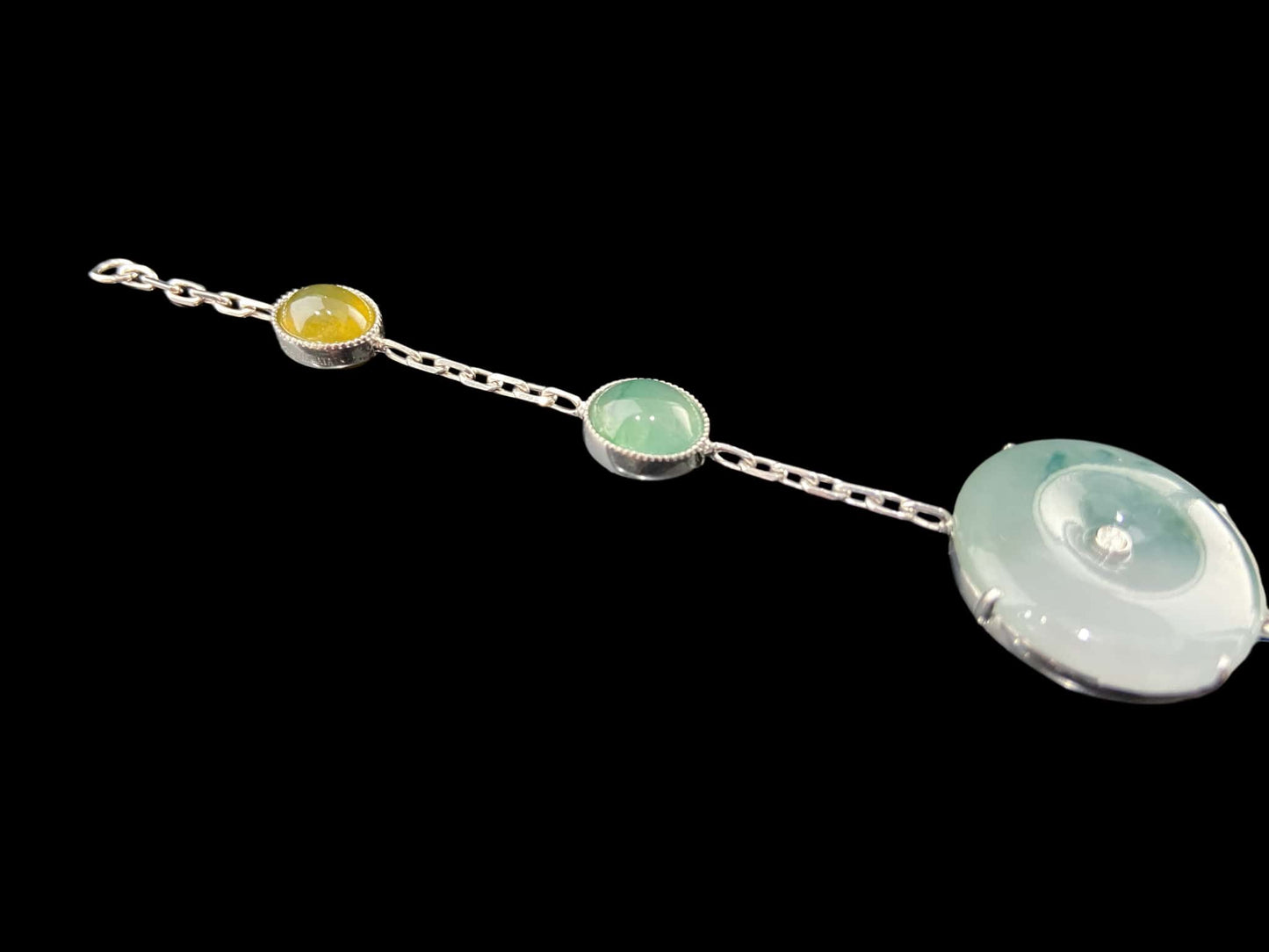 A dreamy peace garland jadeite  bracelet.