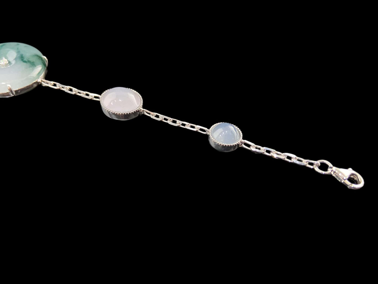 A dreamy peace garland jadeite  bracelet.