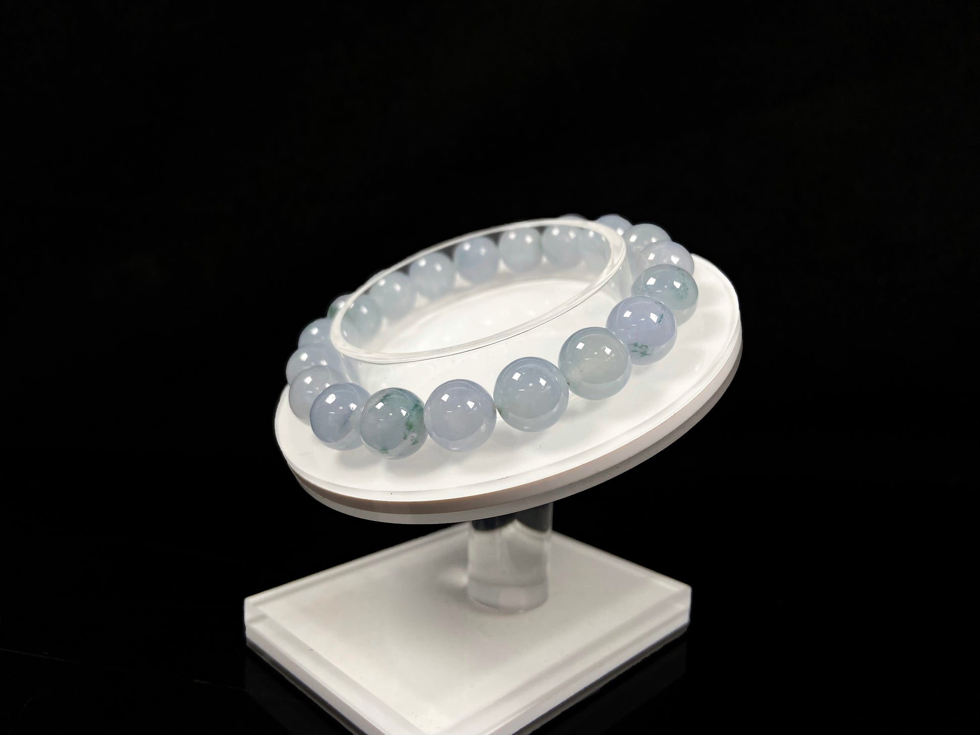A icy soft lilac moss jadeite beads bracelet.