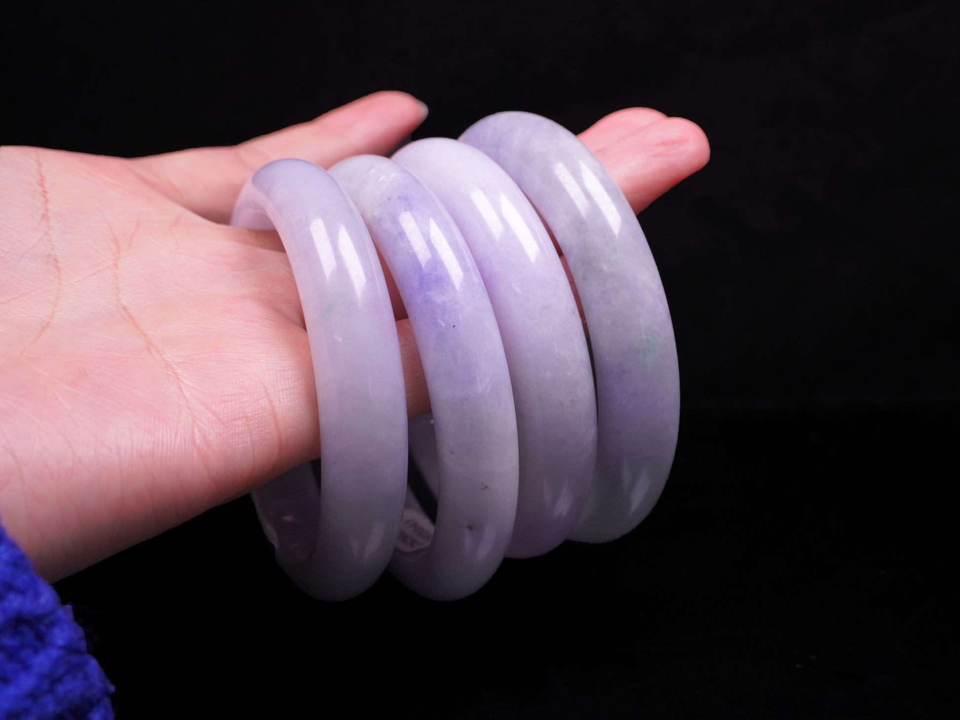 Lavender hues spreading jadeite bangle.