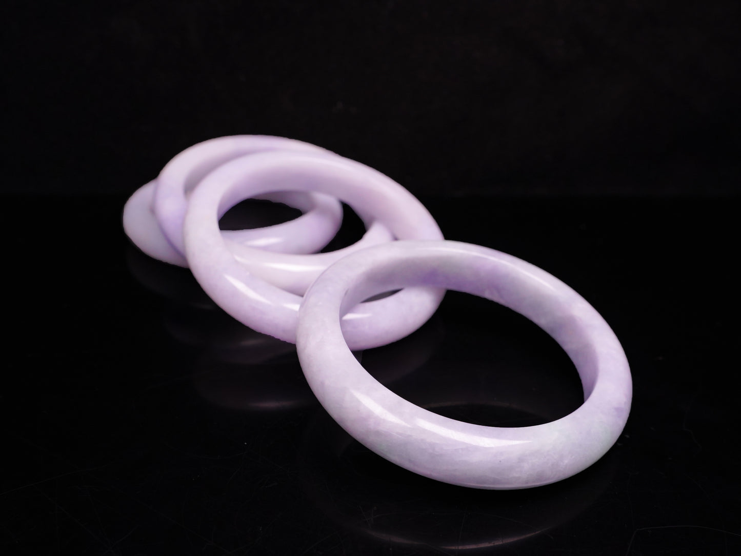 Lavender hues spreading jadeite bangle.