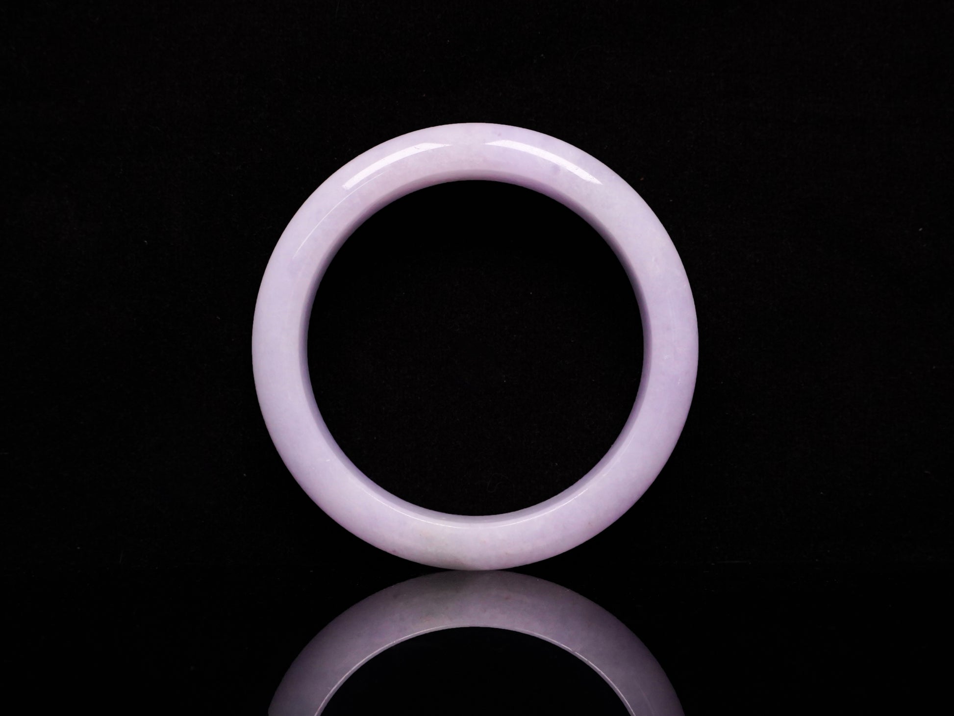 Lavender hues spreading jadeite bangle.