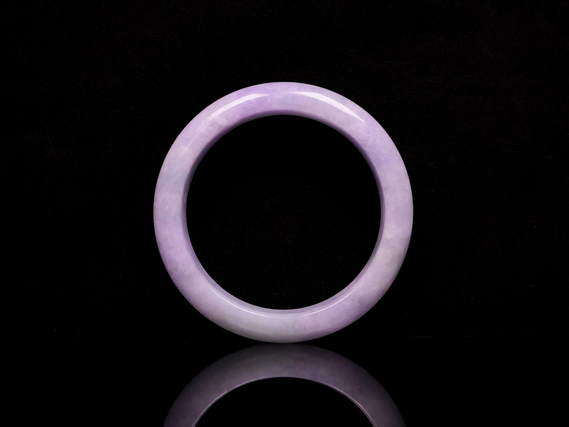 Lavender hues spreading jadeite bangle.