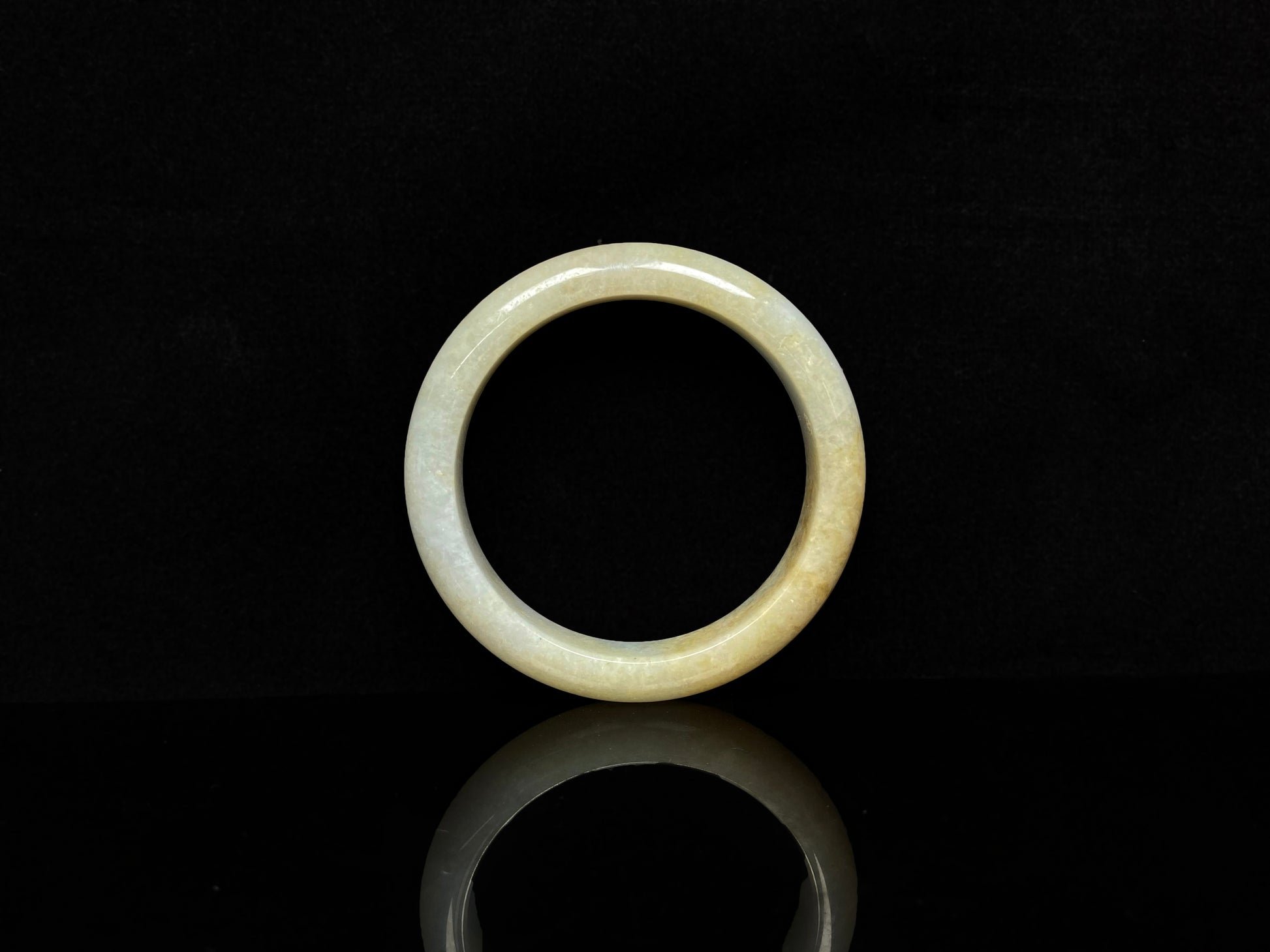 Golden shimmers sprinkling lightly jadeite bangle.