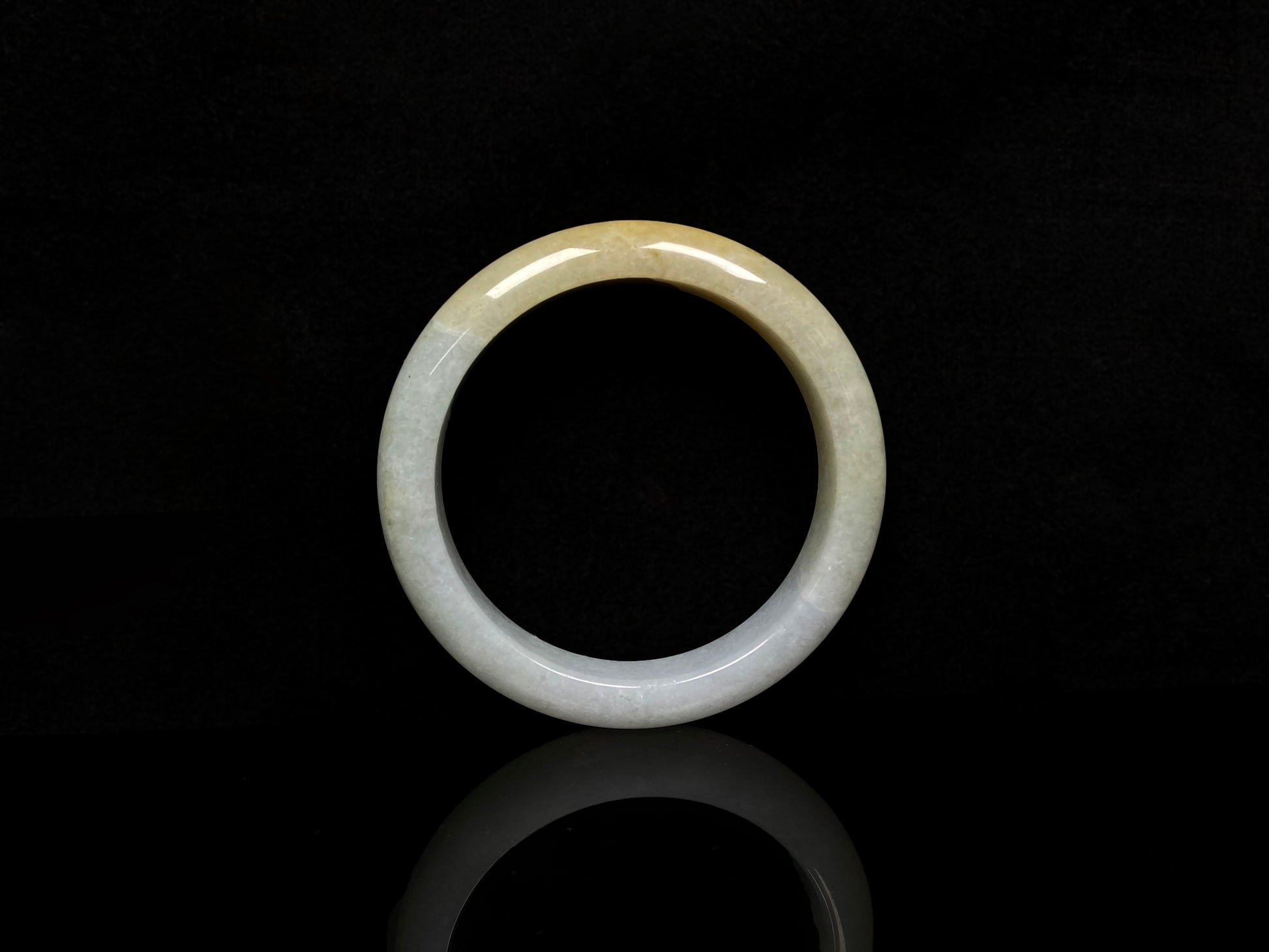 Golden shimmers sprinkling lightly jadeite bangle.