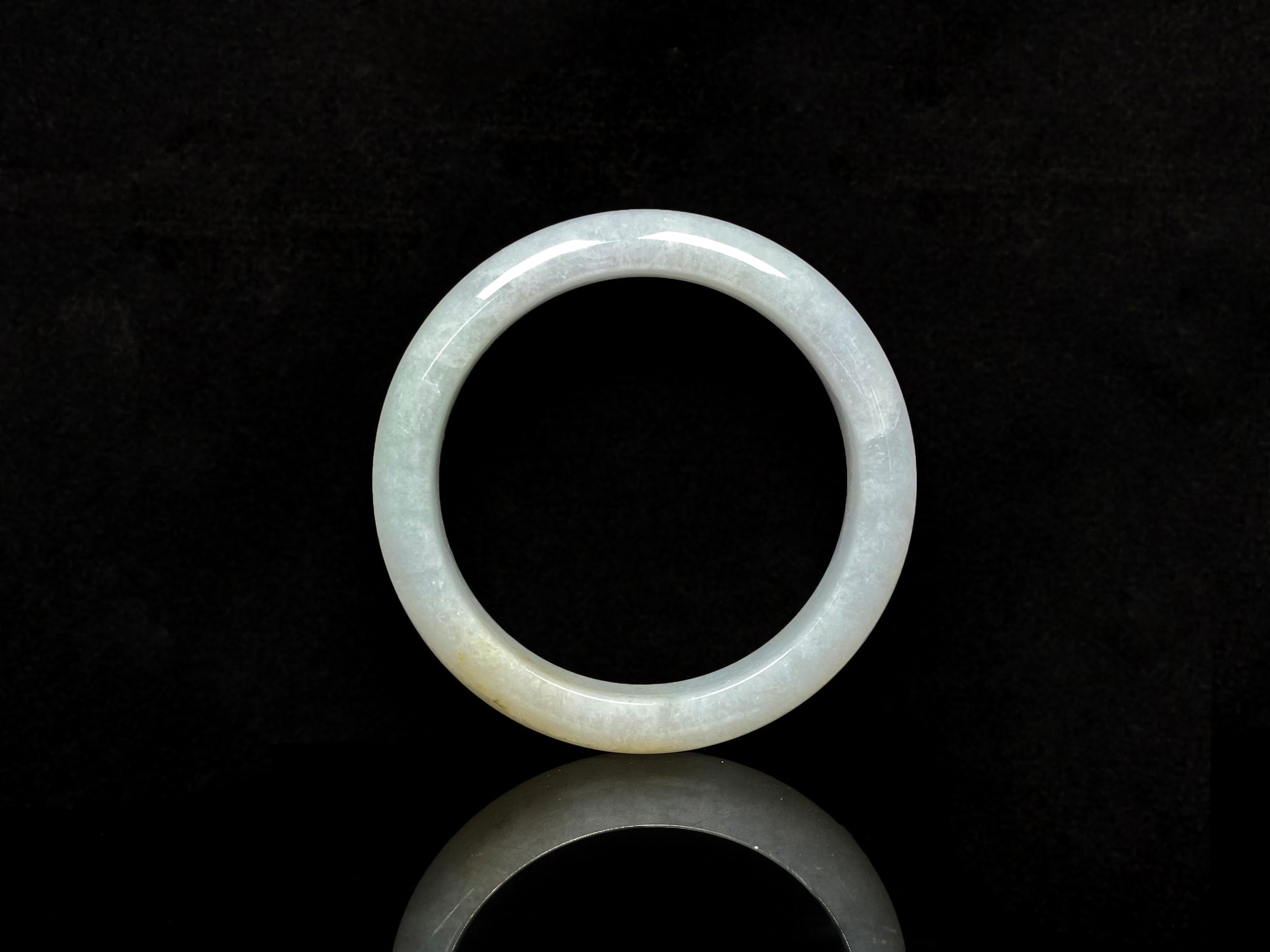 Golden shimmers sprinkling lightly jadeite bangle.