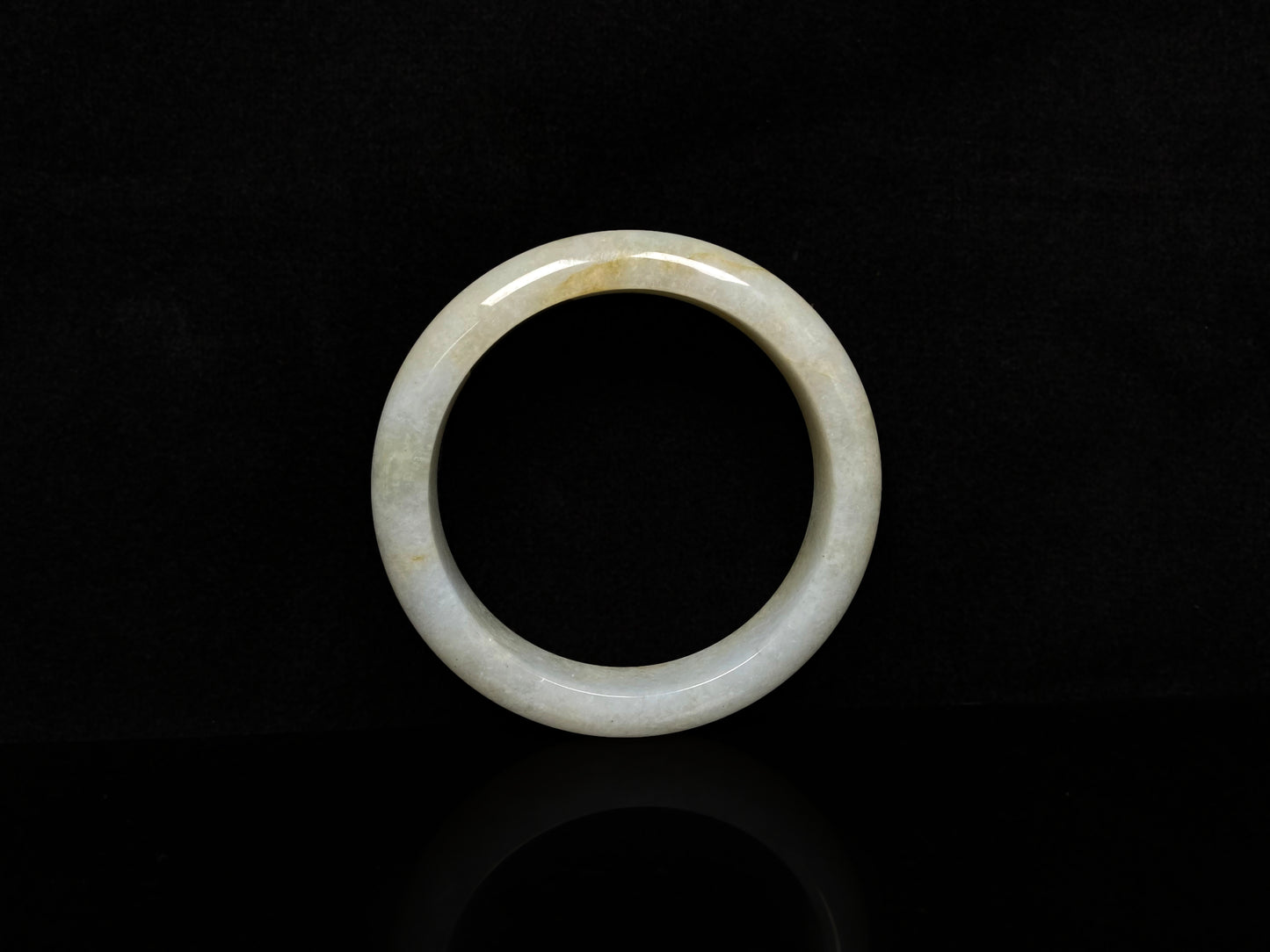 Golden shimmers sprinkling lightly jadeite bangle.