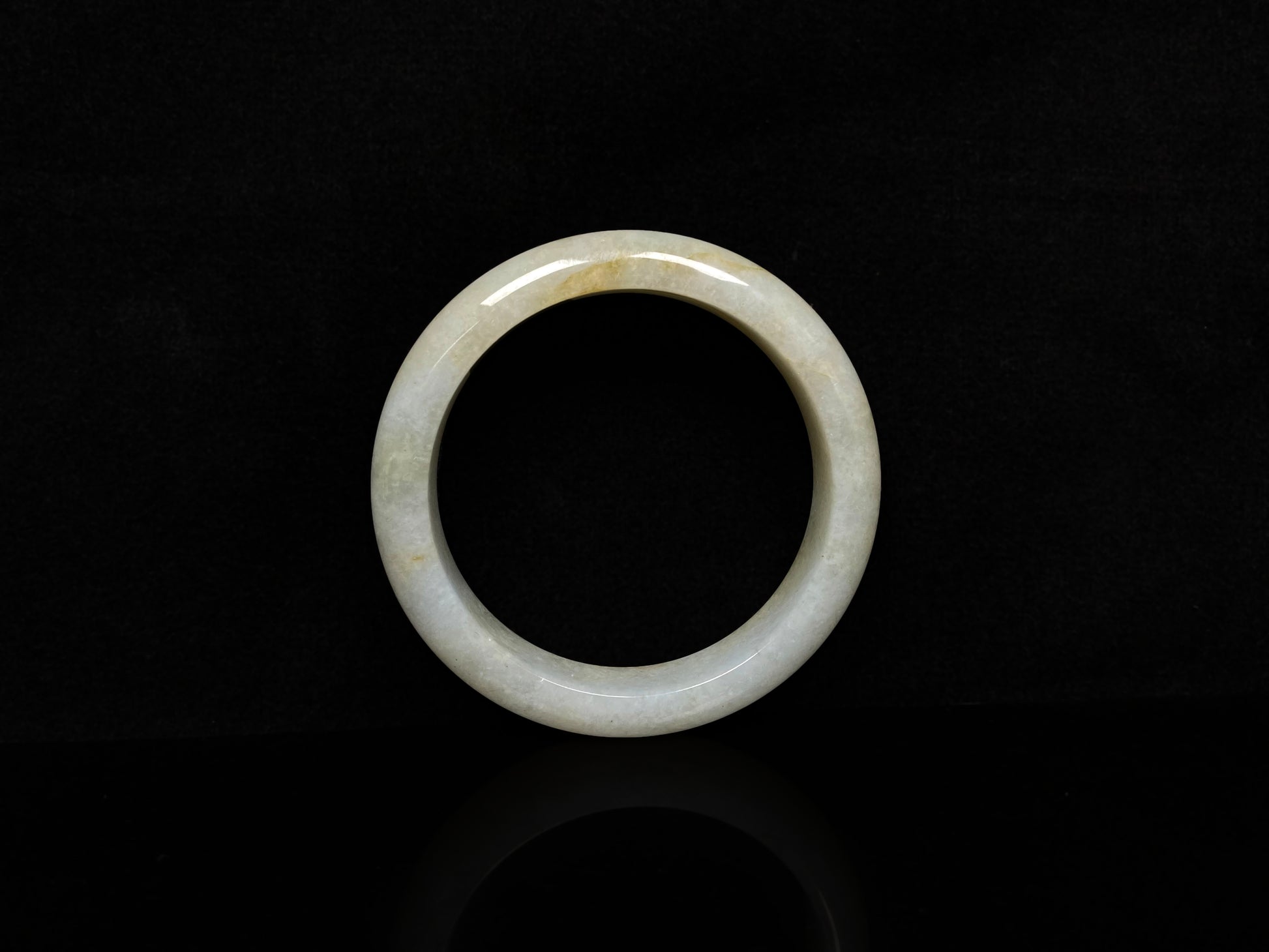 Golden shimmers sprinkling lightly jadeite bangle.