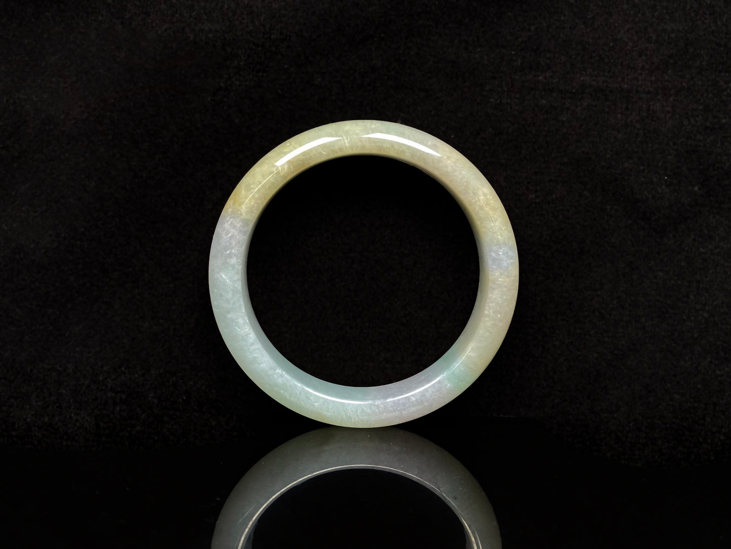Golden shimmers sprinkling lightly jadeite bangle.