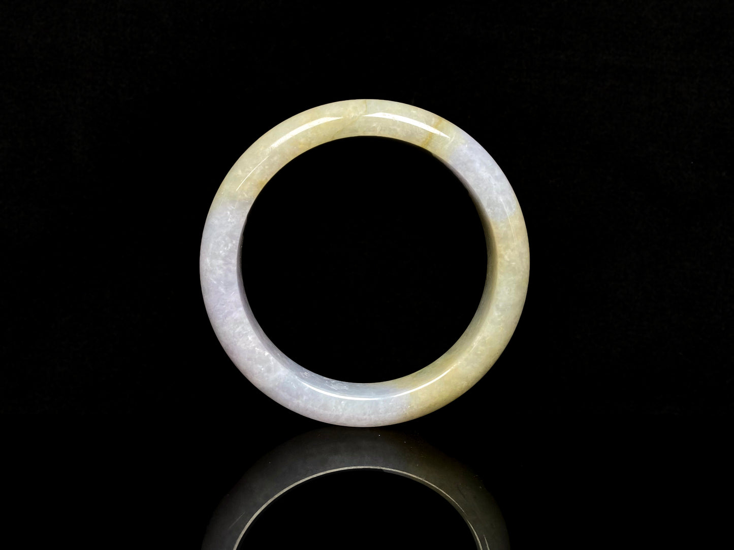 Golden shimmers sprinkling lightly jadeite bangle.