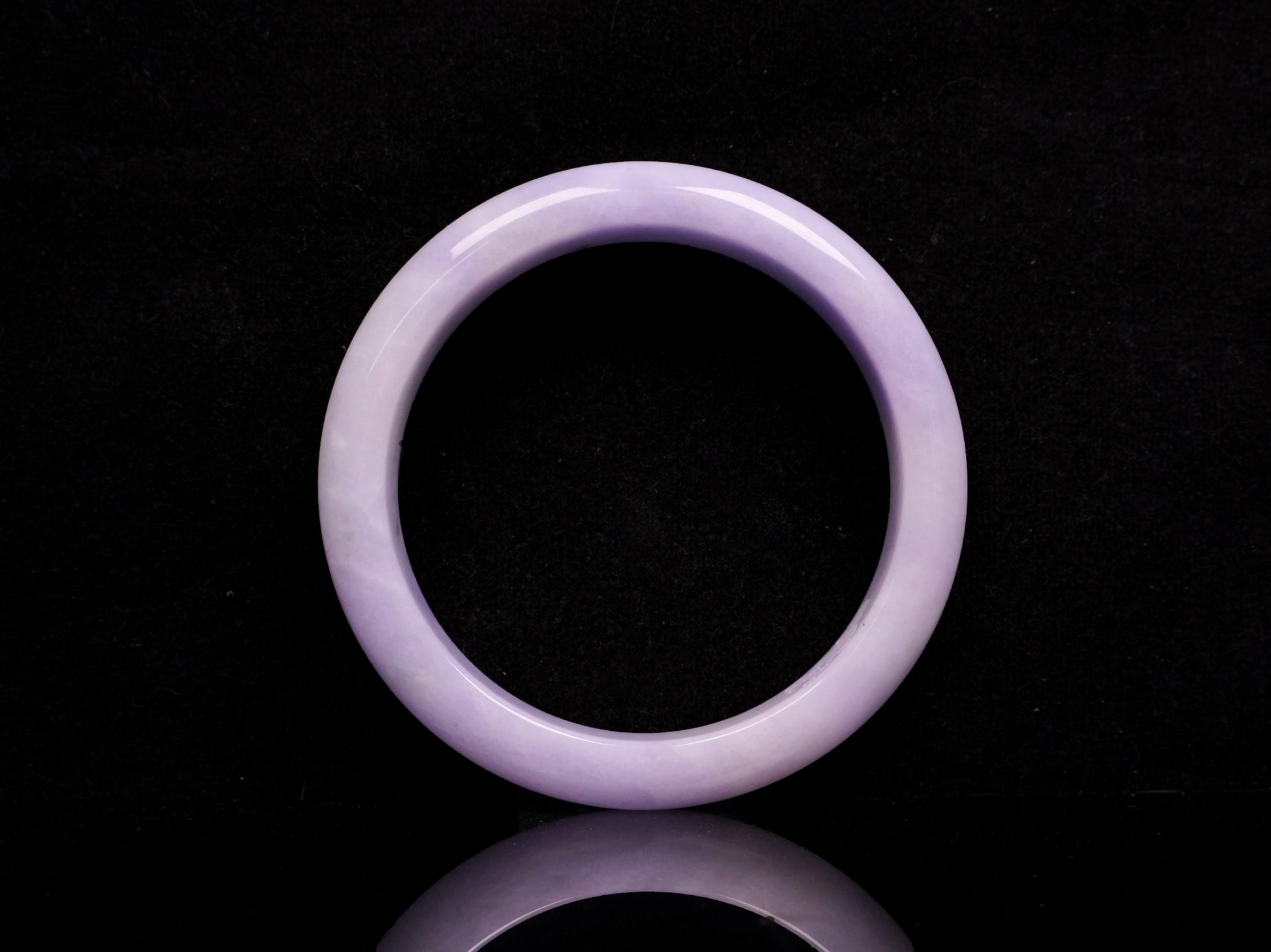 Lavender hues spreading jadeite bangle.