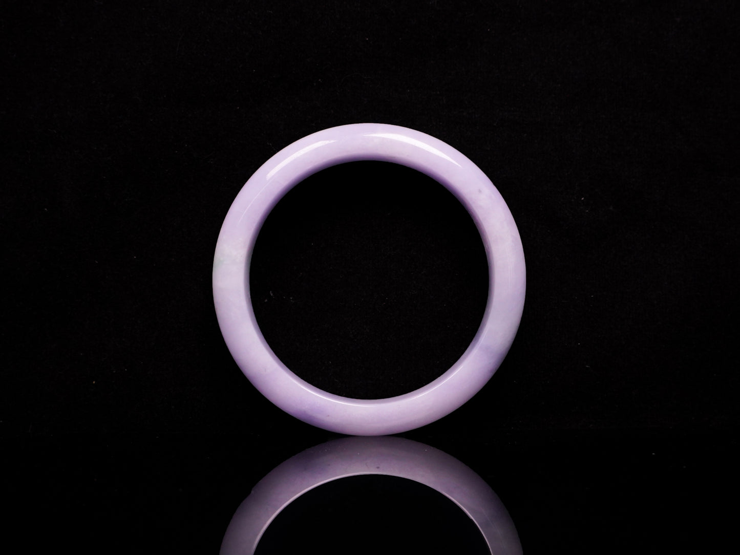 Lavender hues spreading jadeite bangle.