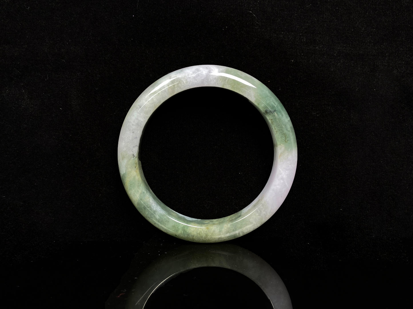 A snowy bamboo streaming lightly  jadeite bangle.