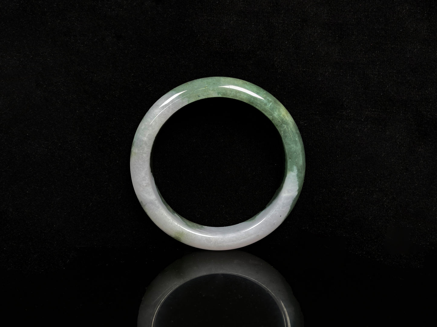 A snowy bamboo streaming lightly  jadeite bangle.