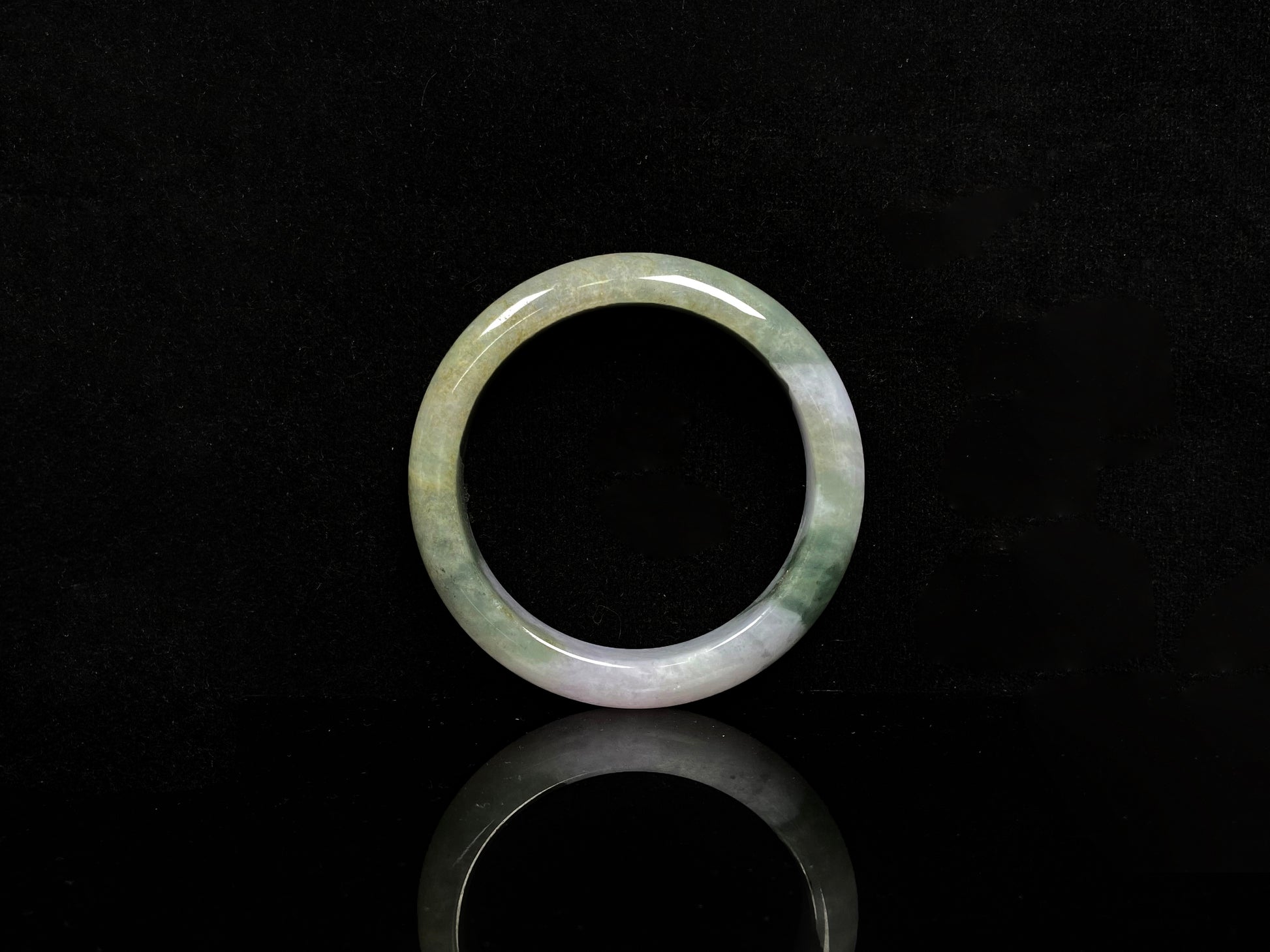 A snowy bamboo streaming lightly  jadeite bangle.