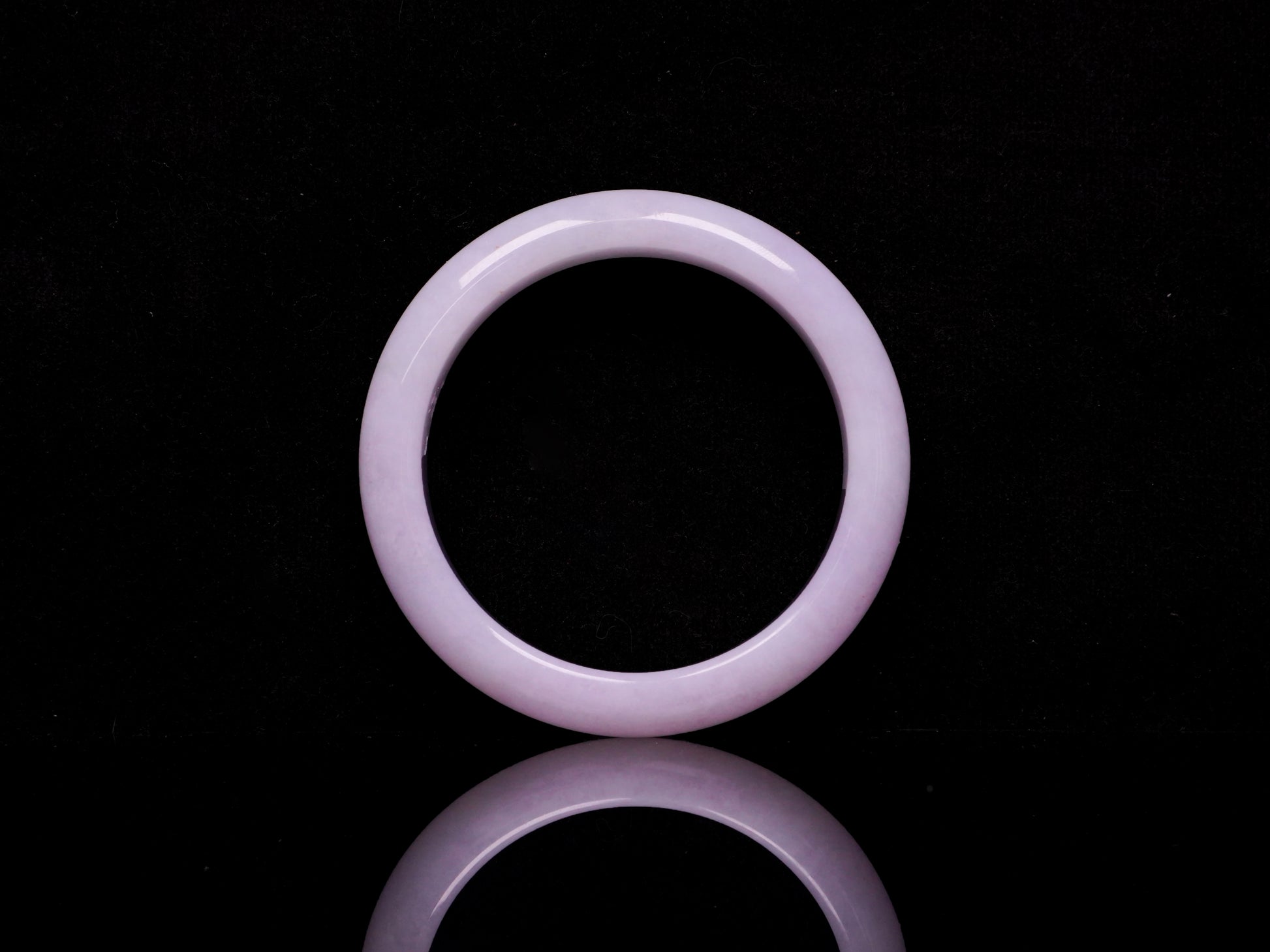 Lavender hues spreading jadeite bangle.