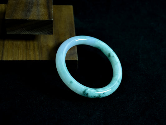 Emerald Drift · Floral Green Jadeite Bangle