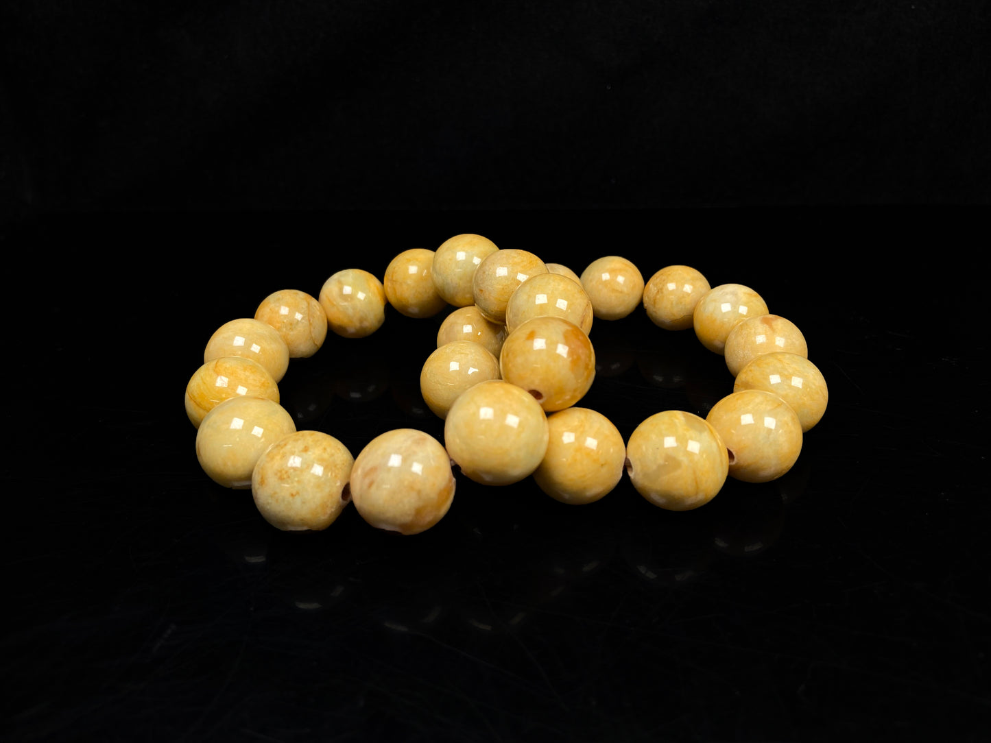 A group of warm sugar yellow jadeite beads bracelet.