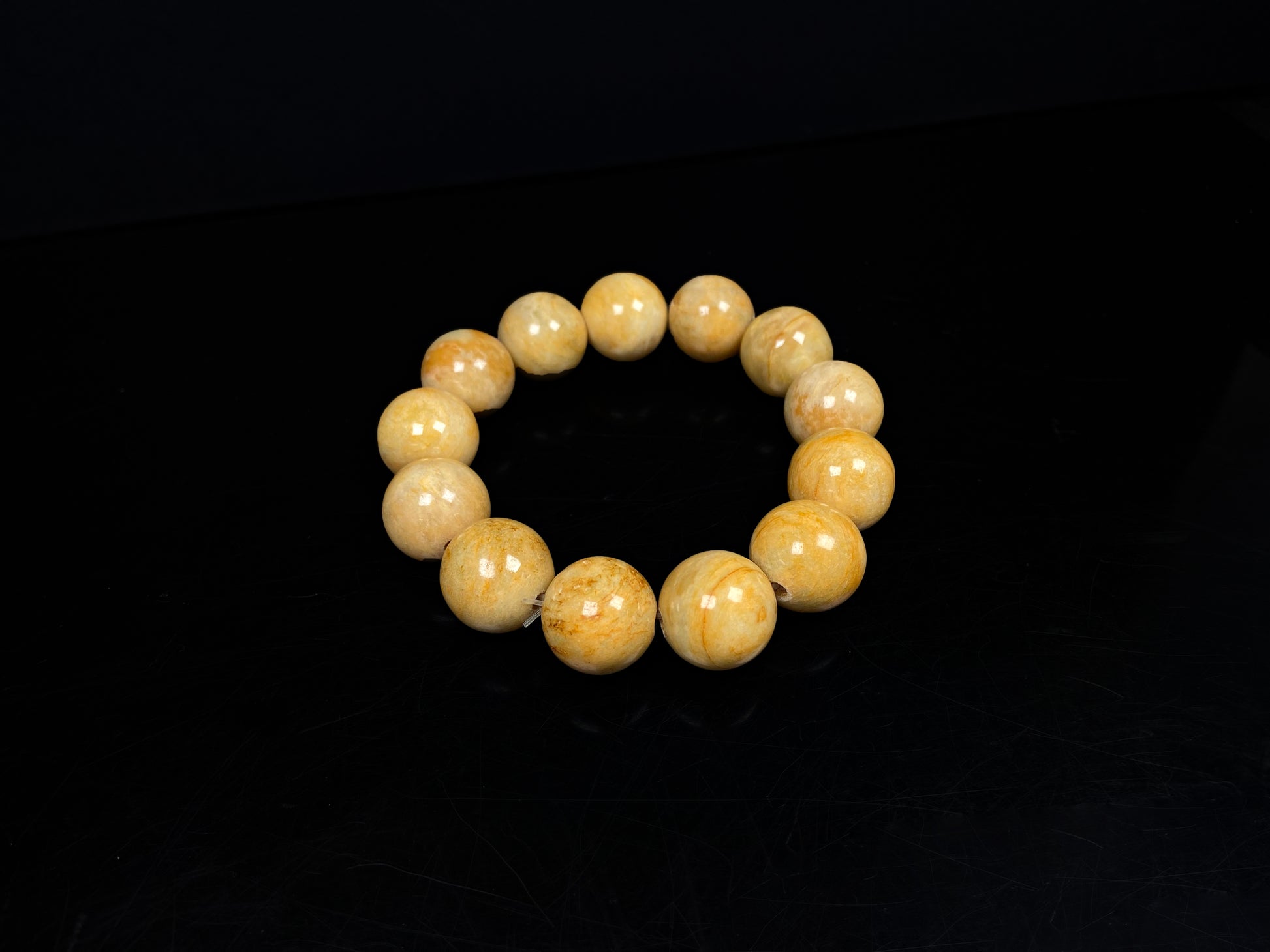 A warm sugar yellow jadeite beads bracelet.