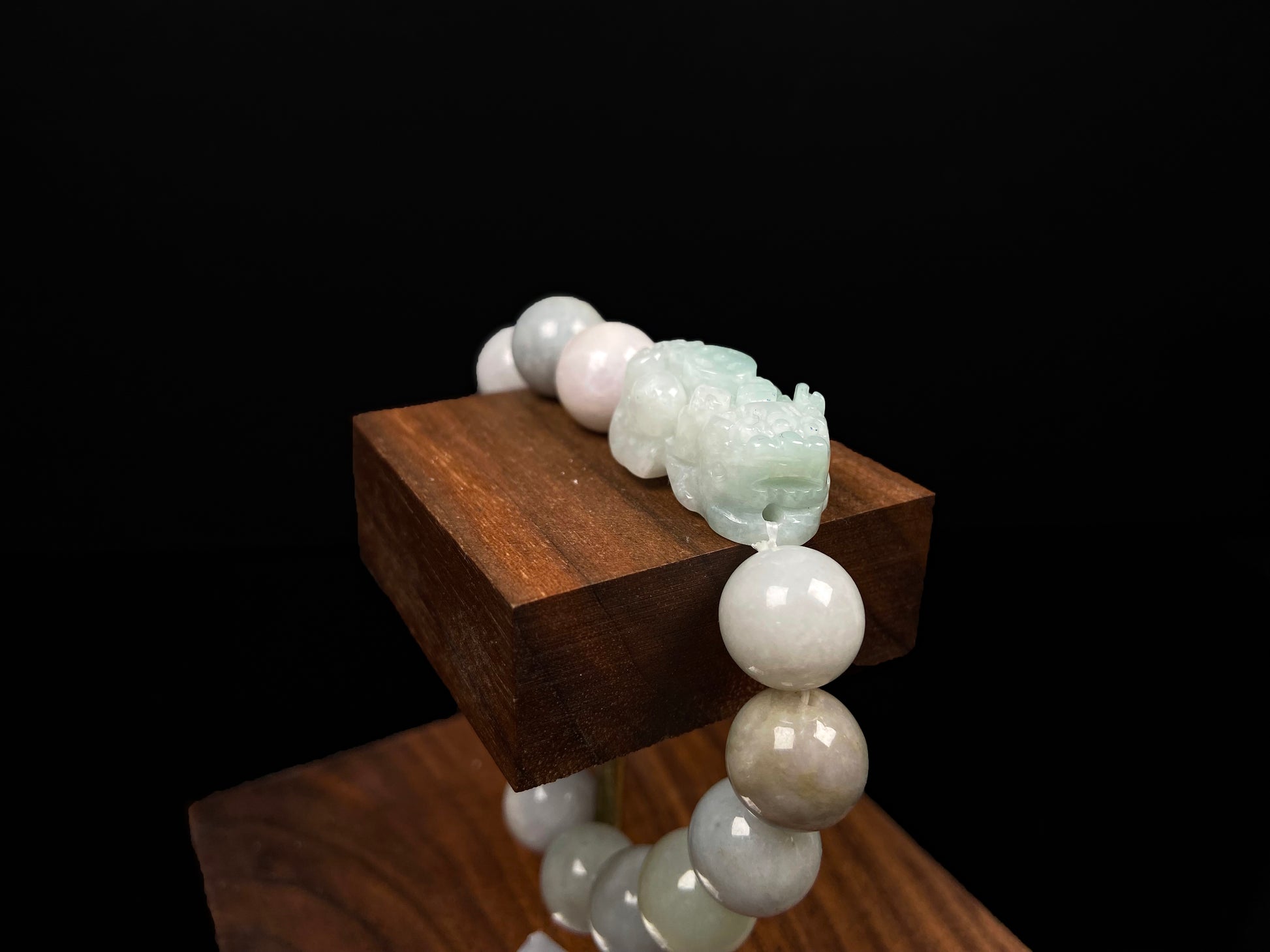 A light green fortune pixiu beaded bracelet.