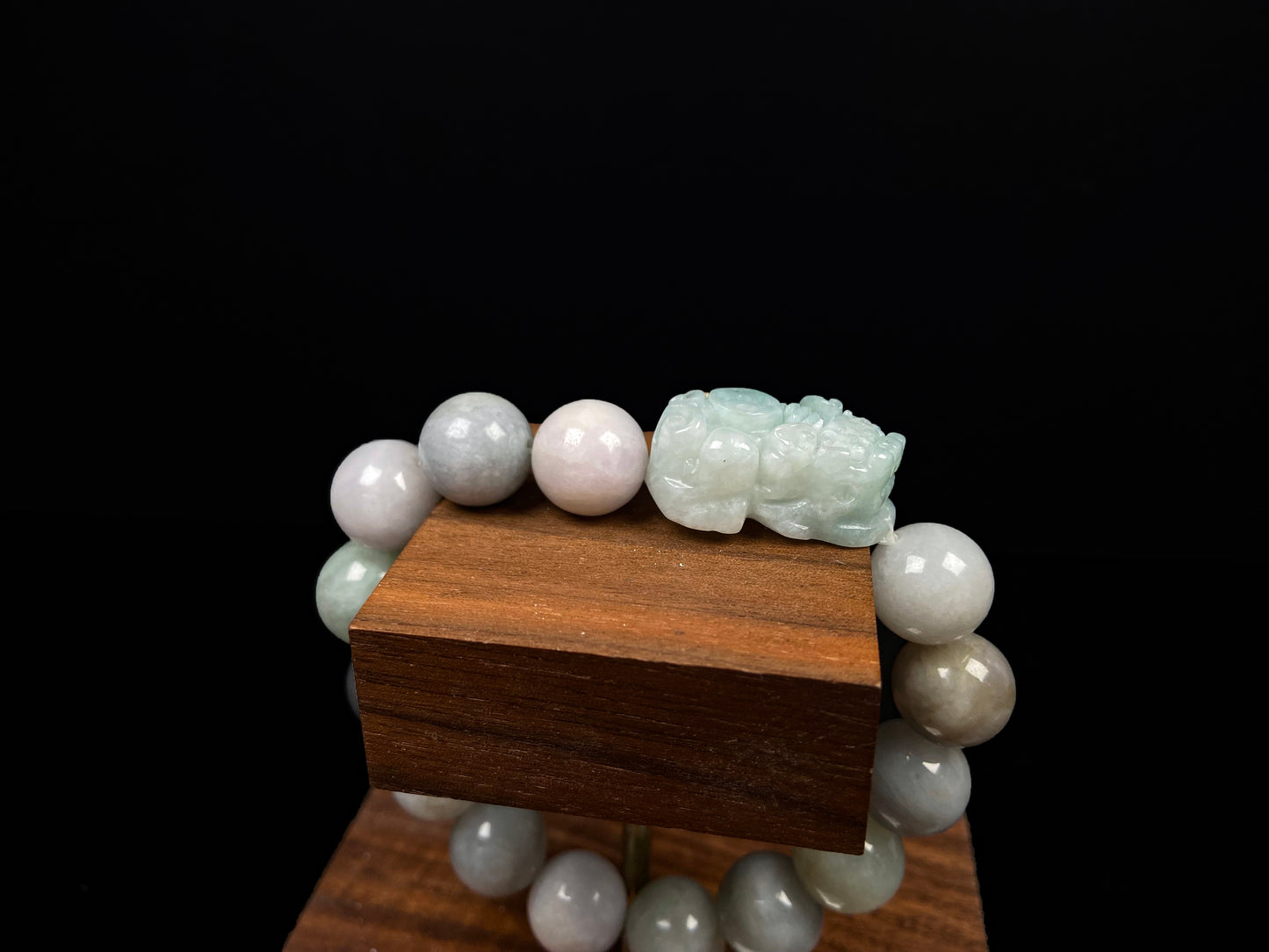 A light green fortune pixiu beaded bracelet.
