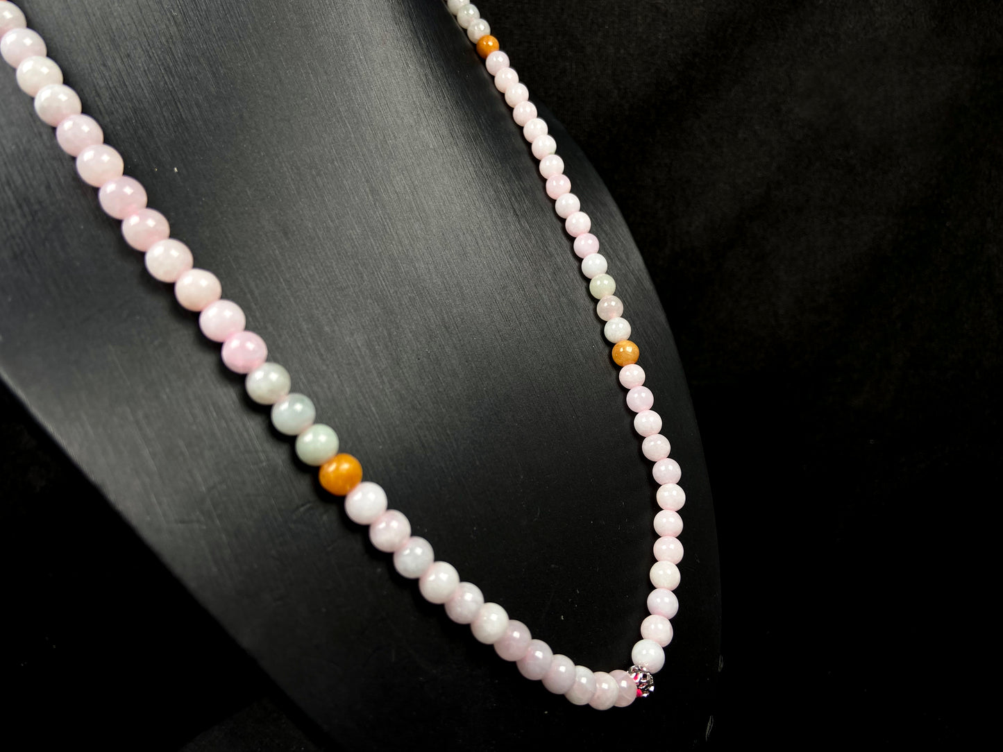 A honey and milky white harmony jadeite beads necklace.