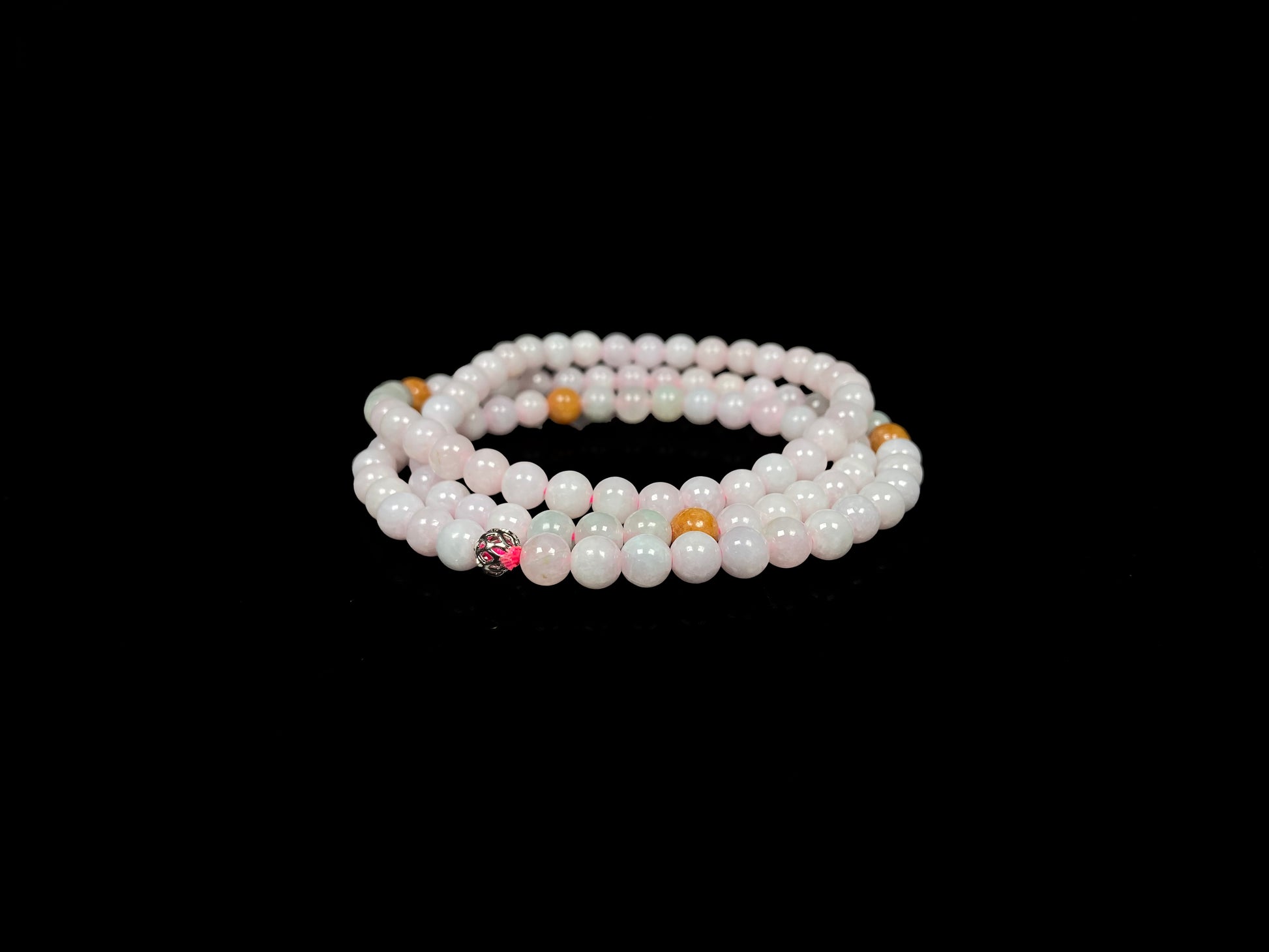 A honey and milky white harmony jadeite beads necklace.