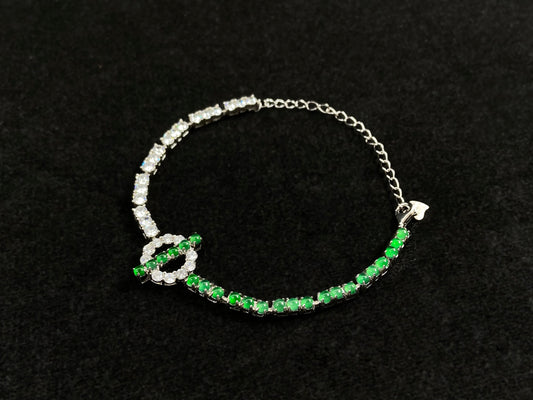 A refined green bead sparkle jadeite  bracelet.