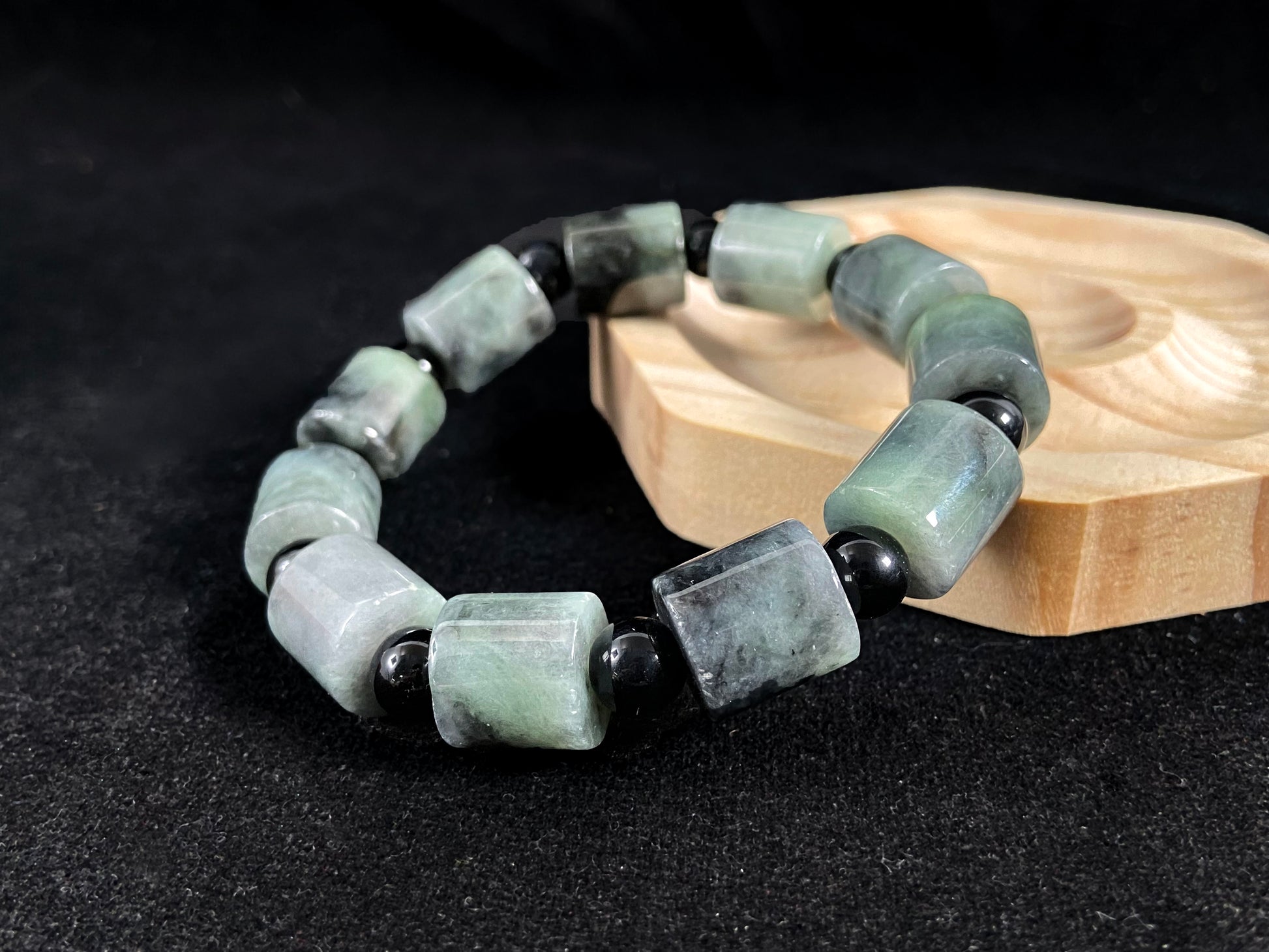 Two black beads combined with a white green black gradient cylinder bead.