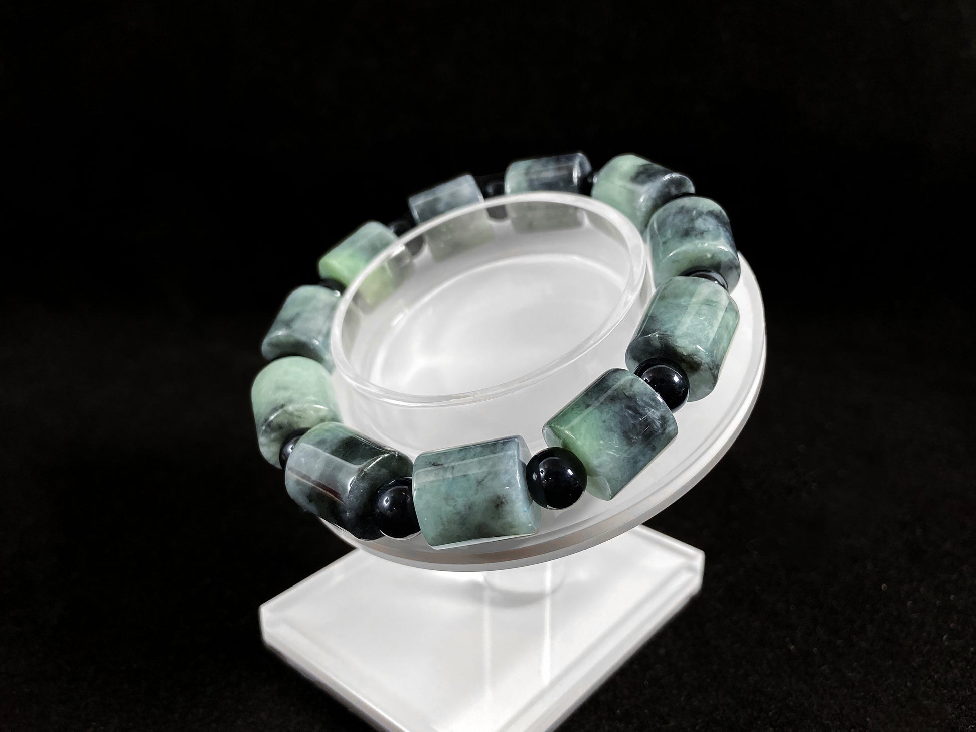 Two black beads combined with a white green black gradient cylinder bead.