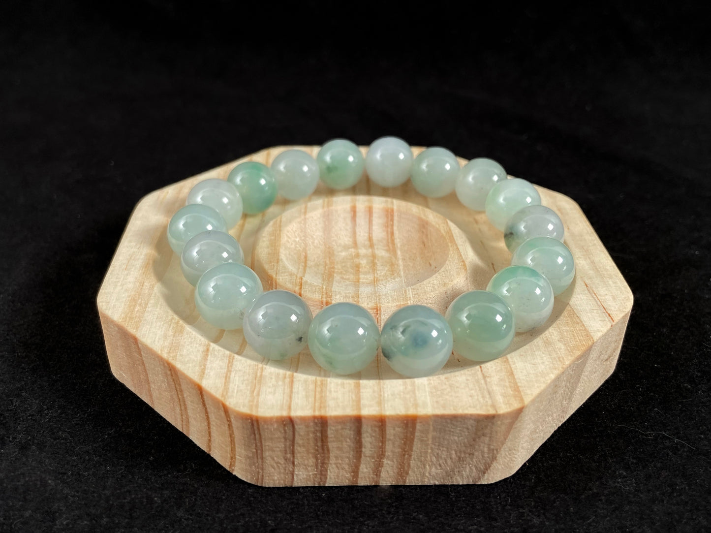 Icy Vitality Good Luck Charm Burmese Jadeite Bracelet · Spring Bud Apple Green
