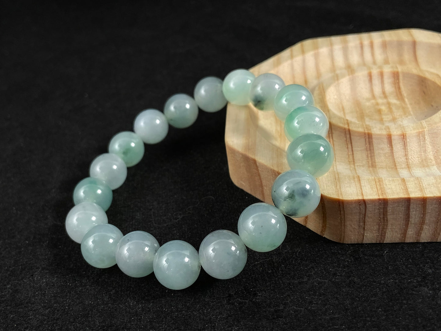Icy Vitality Good Luck Charm Burmese Jadeite Bracelet · Spring Bud Apple Green