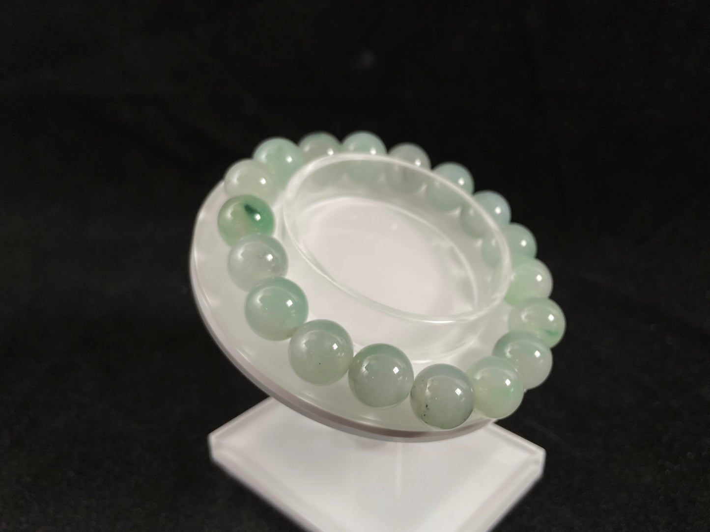 Icy Vitality Good Luck Charm Burmese Jadeite Bracelet · Spring Bud Apple Green